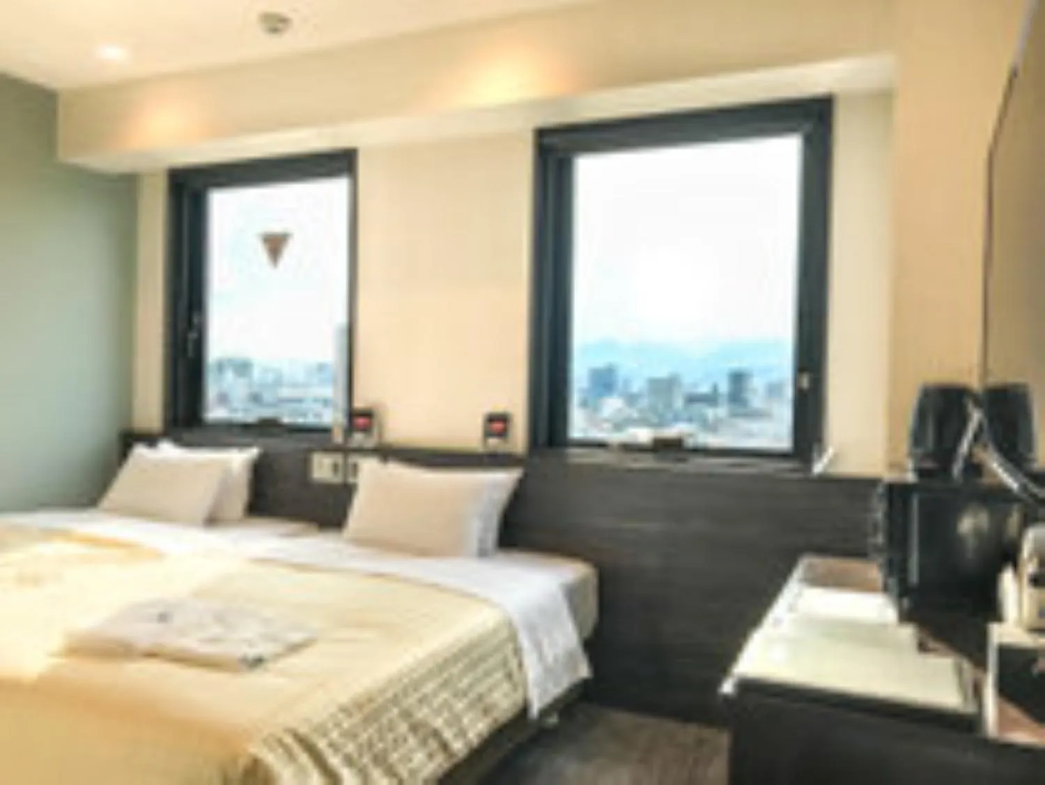 Bed in HOTEL LiVEMAX Hiroshima Funairimachi Riverside