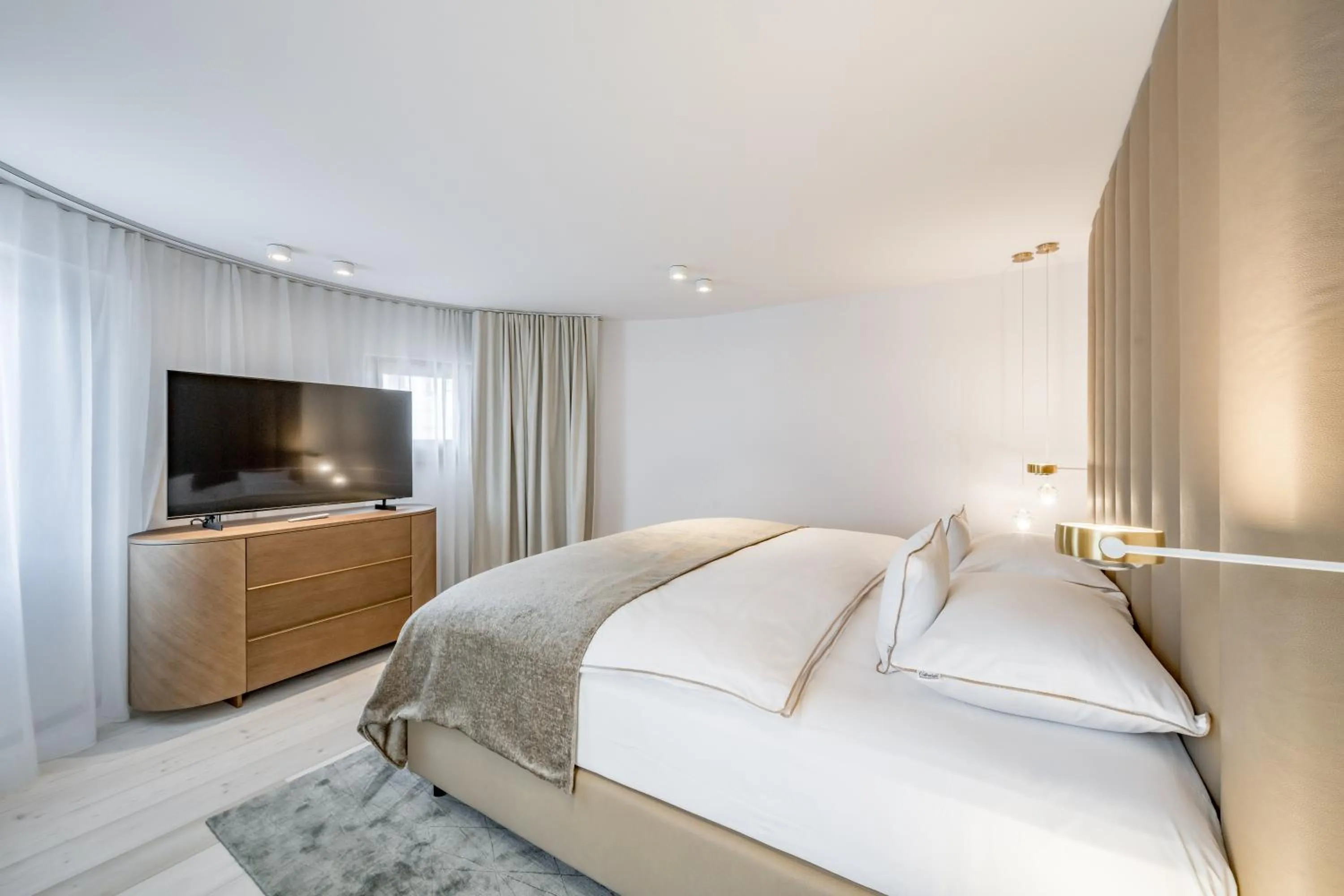 Bedroom, Bed in Relais & Châteaux Chasa Montana