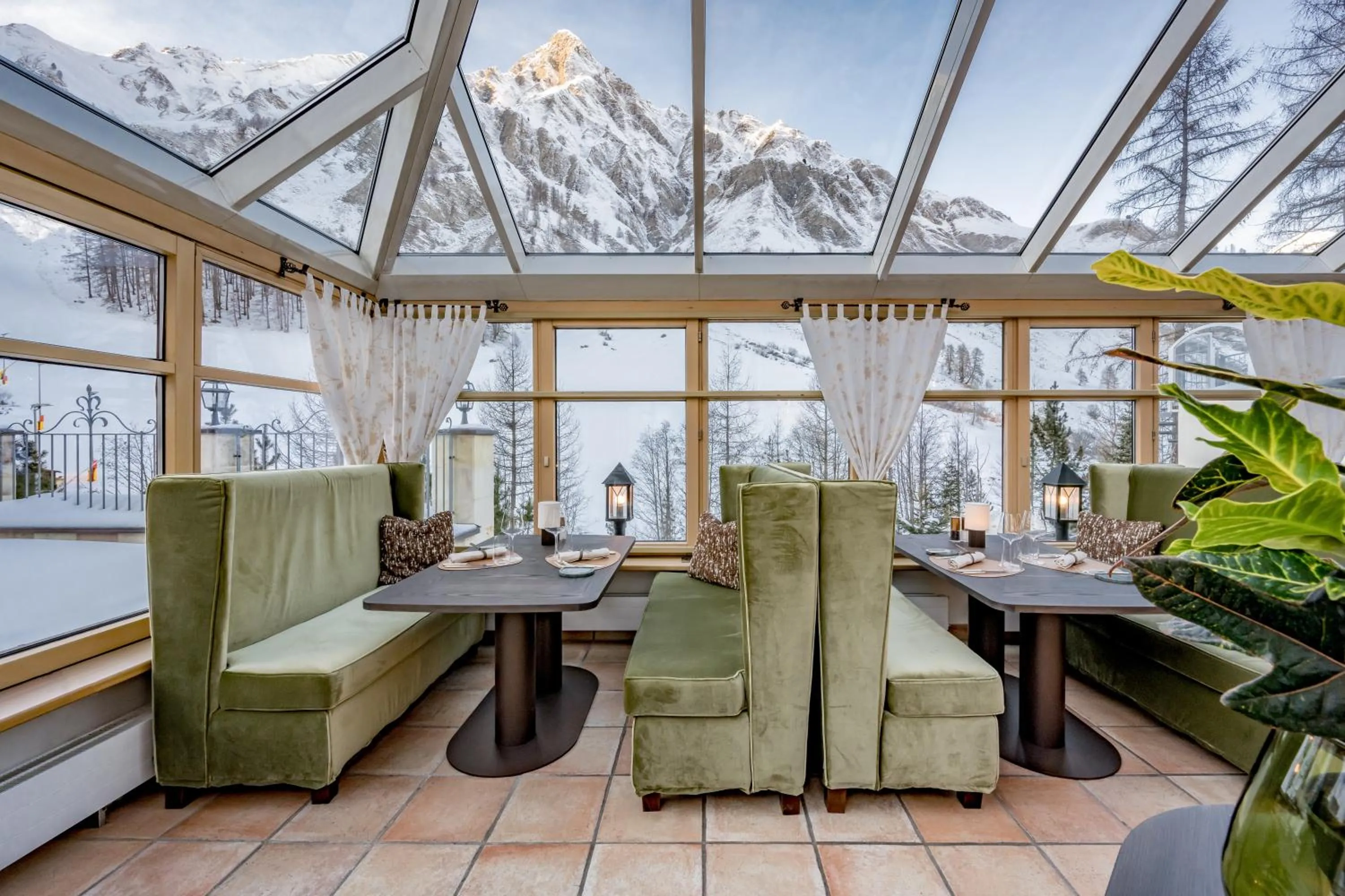 Restaurant/places to eat in Relais & Châteaux Chasa Montana