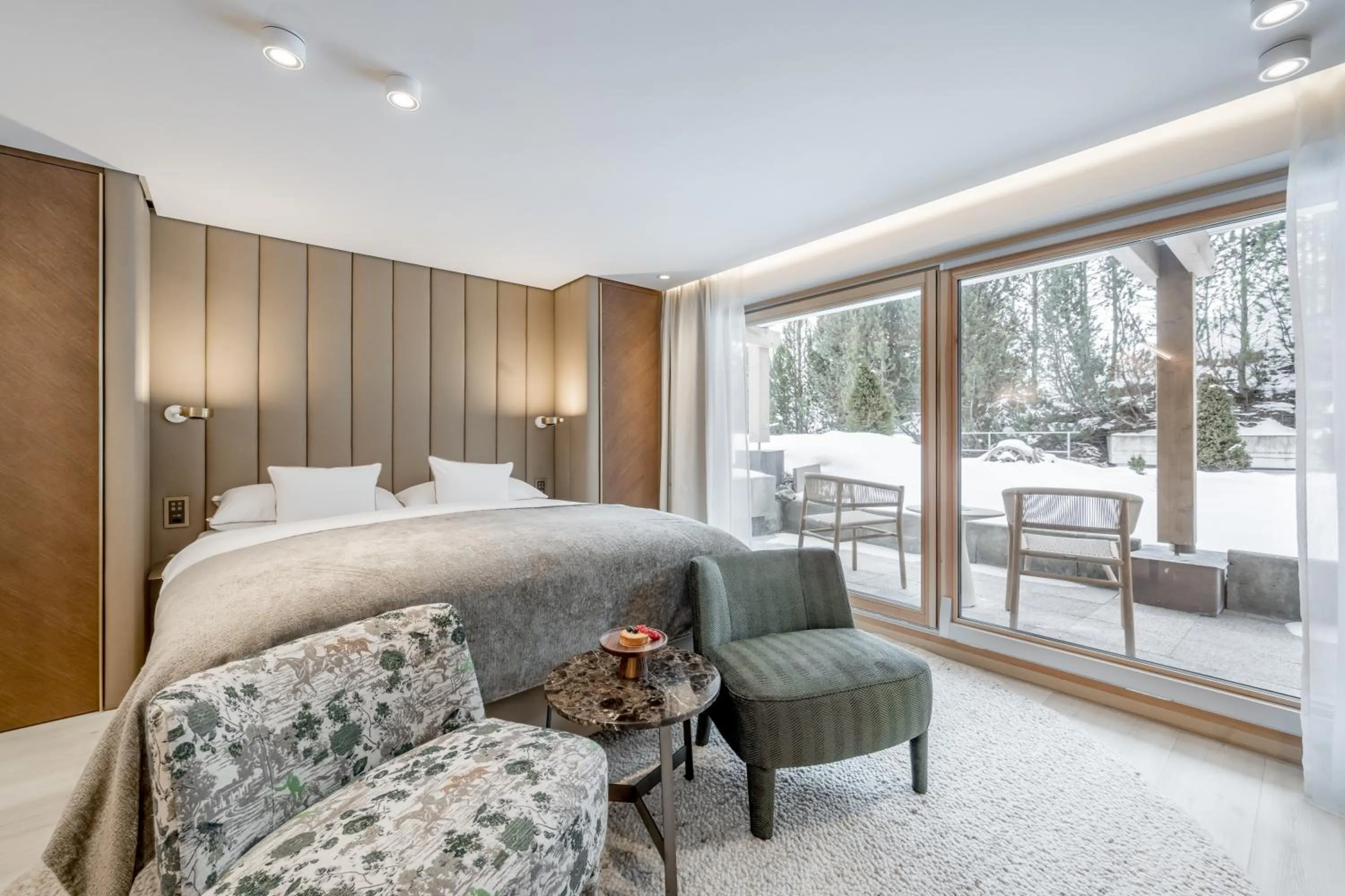 Photo of the whole room, Bed in Relais & Châteaux Chasa Montana