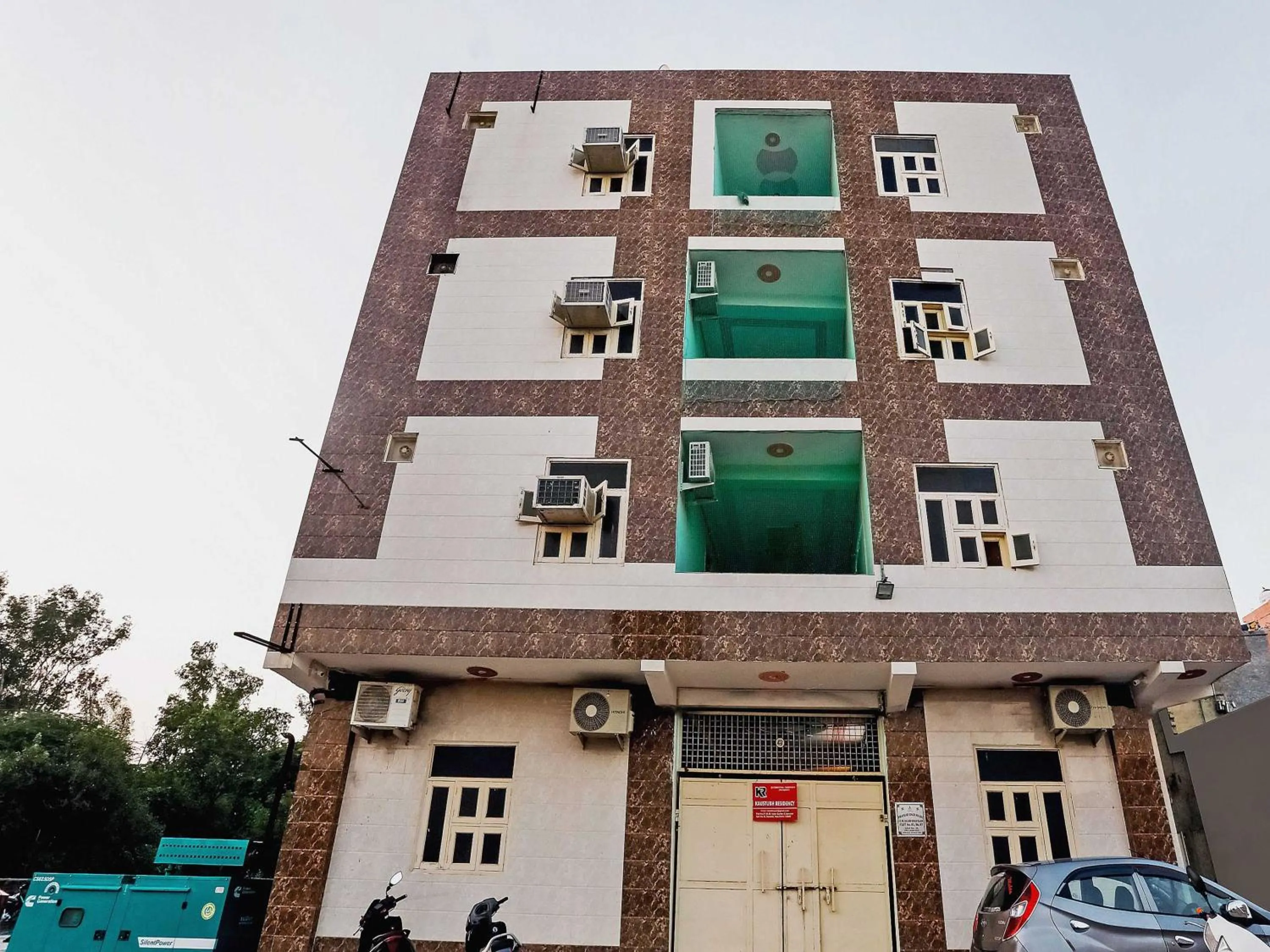 Facade/entrance in Bandral Residency