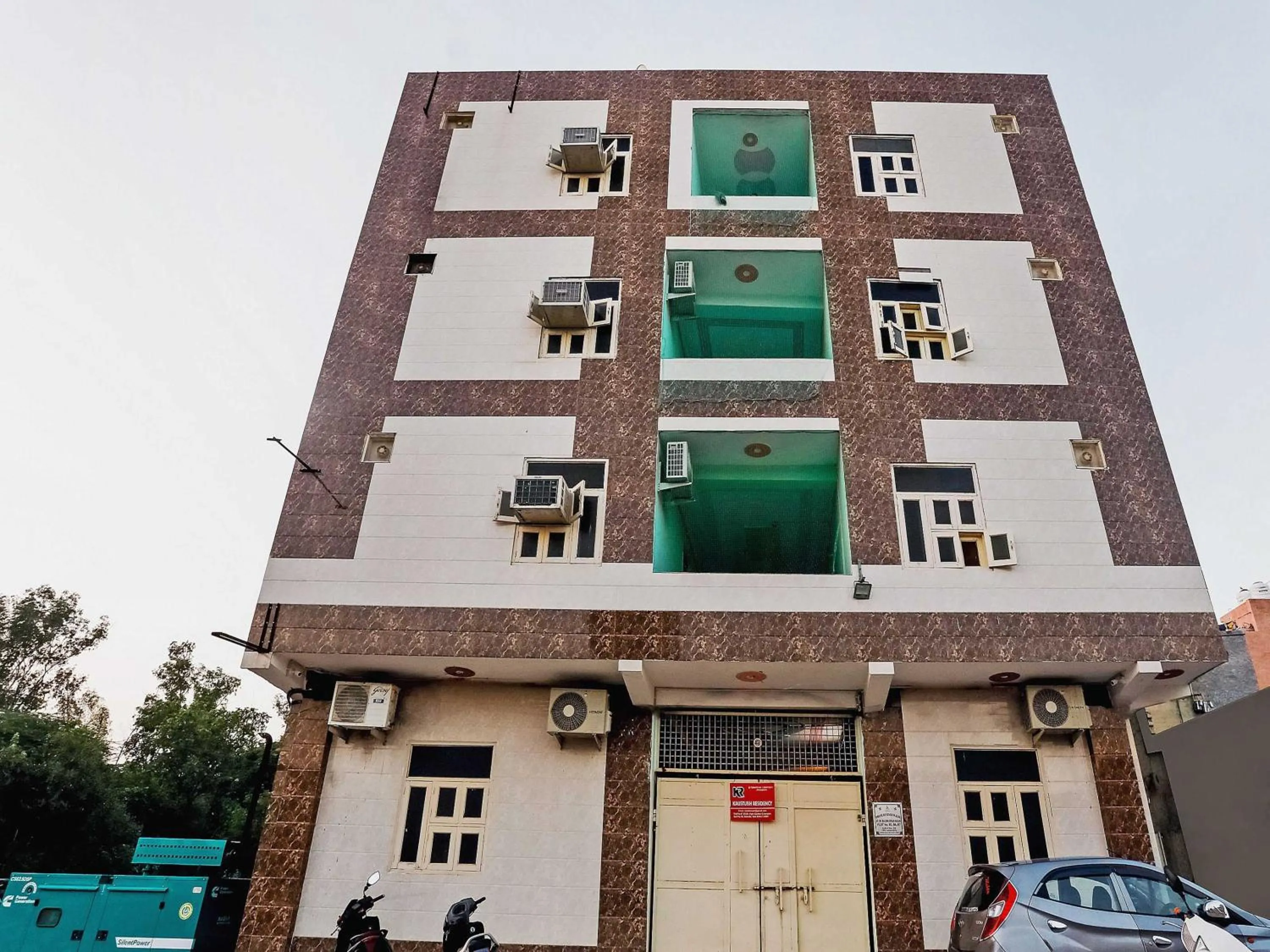 Facade/entrance in Bandral Residency