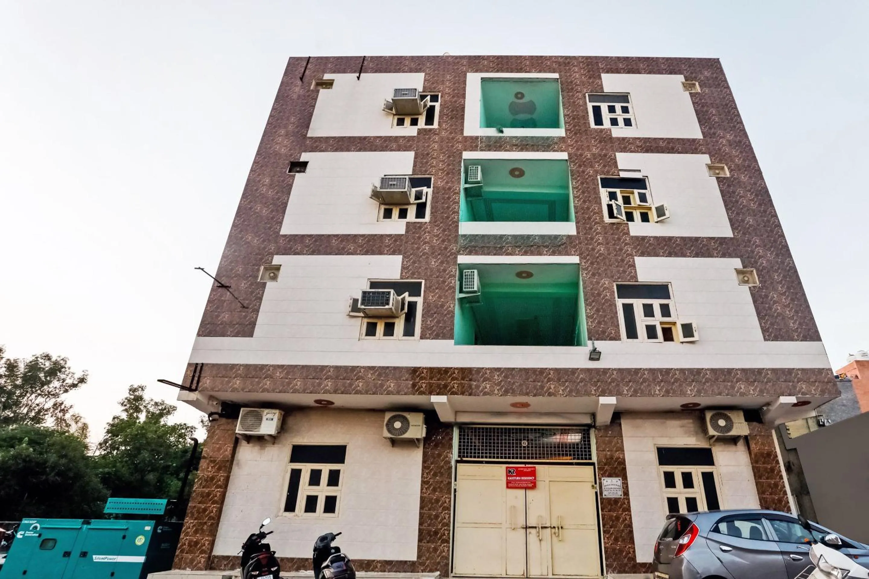Facade/entrance in Bandral Residency