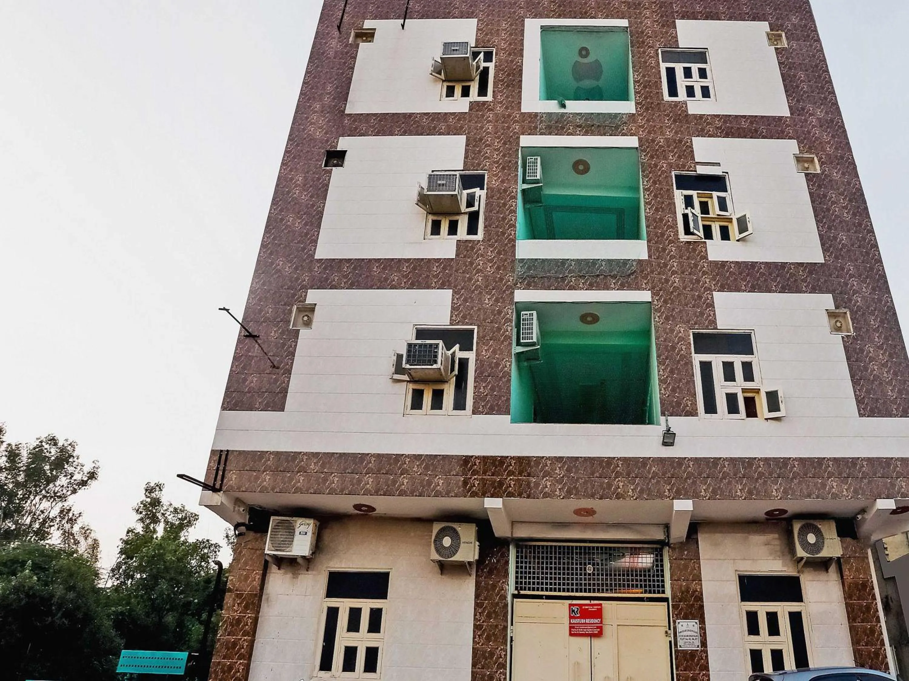 Facade/entrance in Bandral Residency