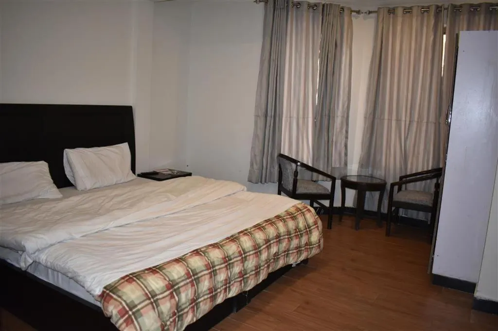 Bed in Hotel Royal Inn