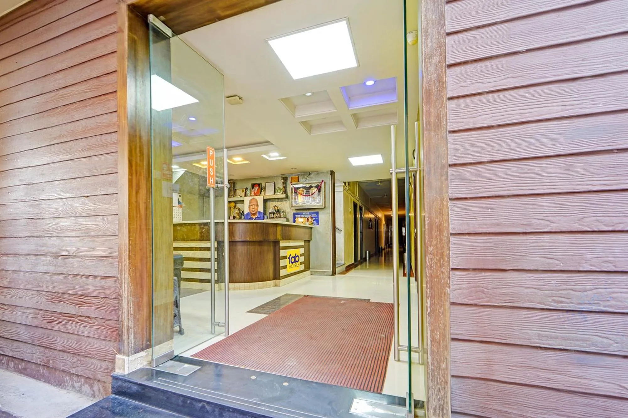 Facade/entrance in Via Maruthi