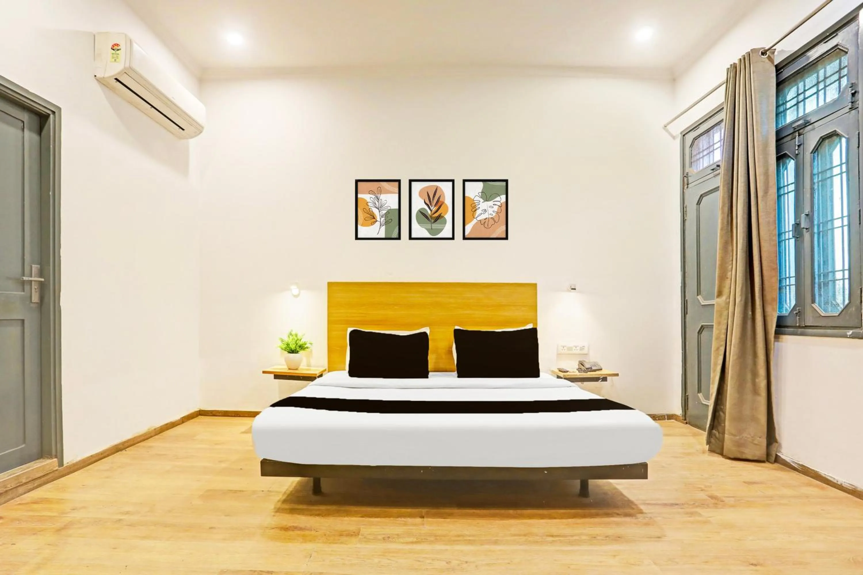 Bedroom, Bed in Super Townhouse Vijay Khand Gomti Nagar