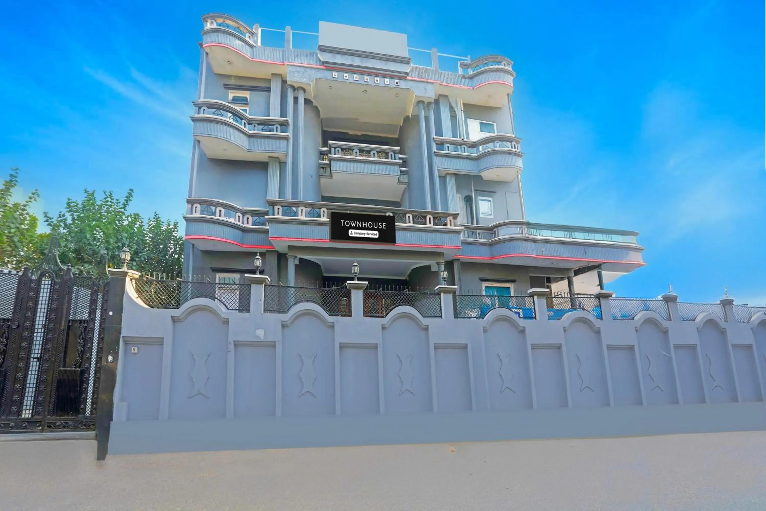 Facade/entrance in Super Townhouse Vijay Khand Gomti Nagar