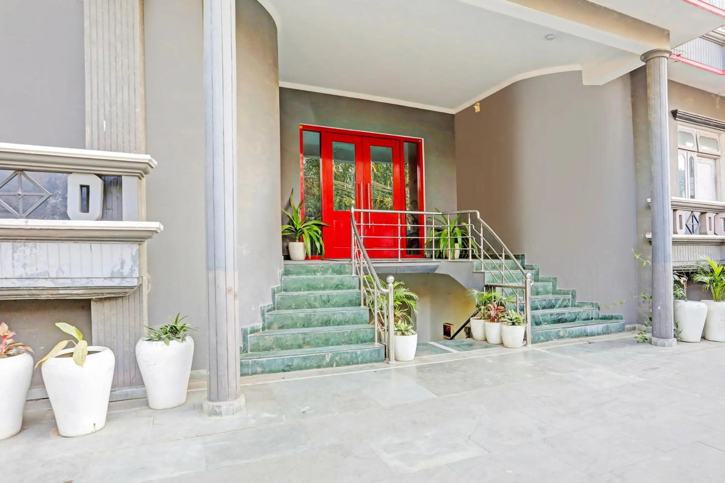 Facade/entrance in Super Townhouse Vijay Khand Gomti Nagar