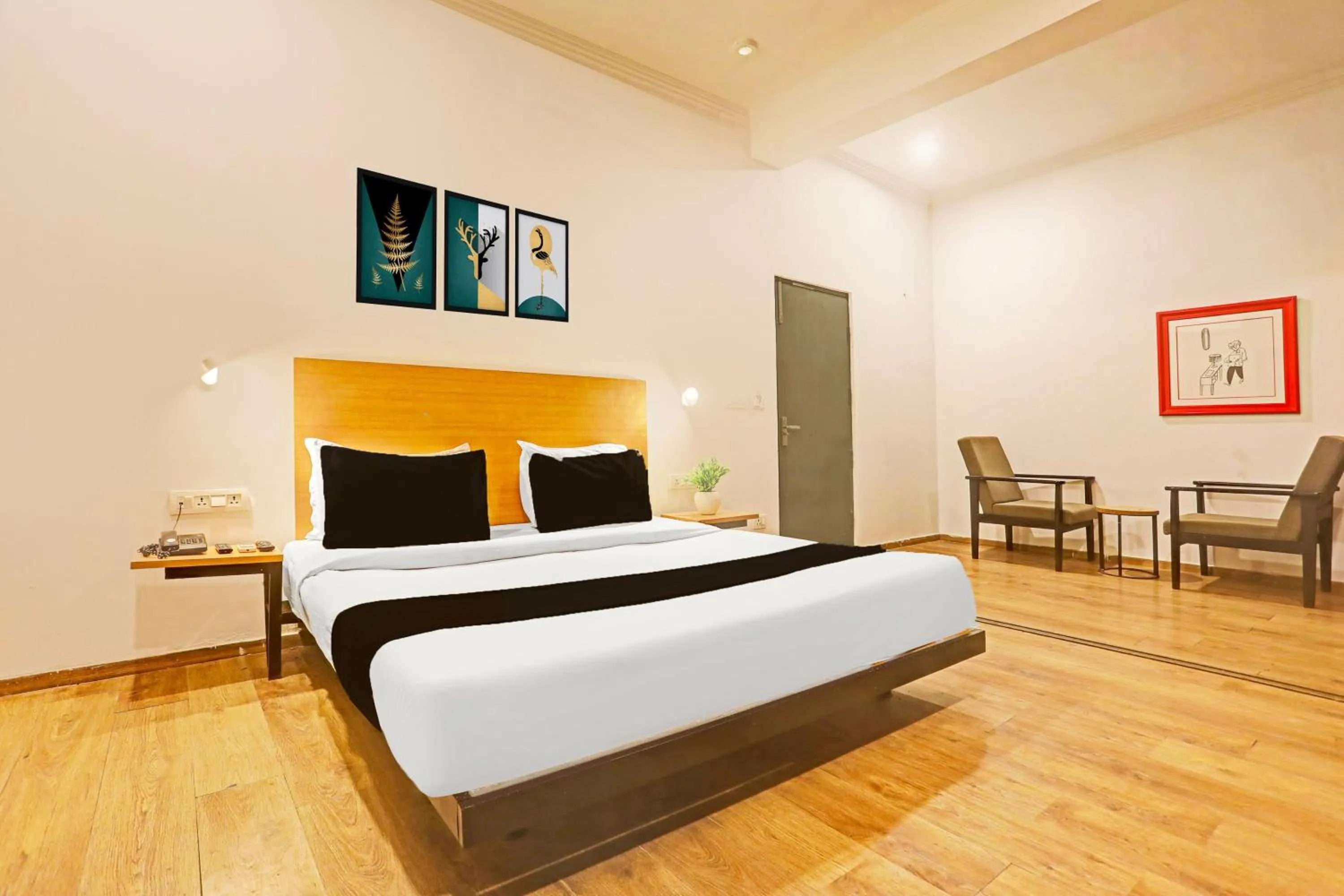 Bedroom, Bed in Super Townhouse Vijay Khand Gomti Nagar