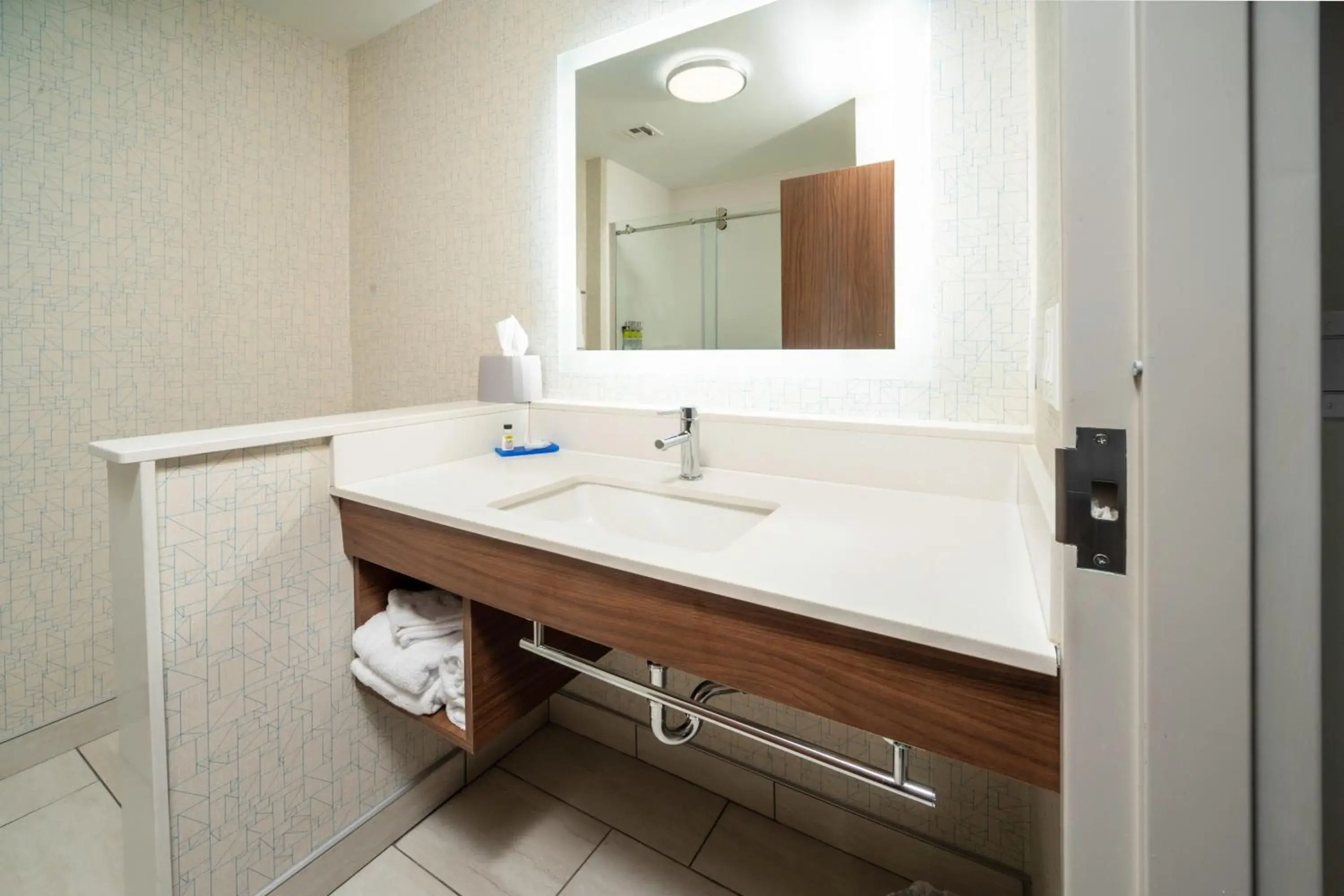 Standard King Room - Communications Accessible in Holiday Inn Express & Suites - Rock Hill by IHG Standard King Room - Communications Accessible in Holiday Inn Express & Suites - Rock Hill by IHG