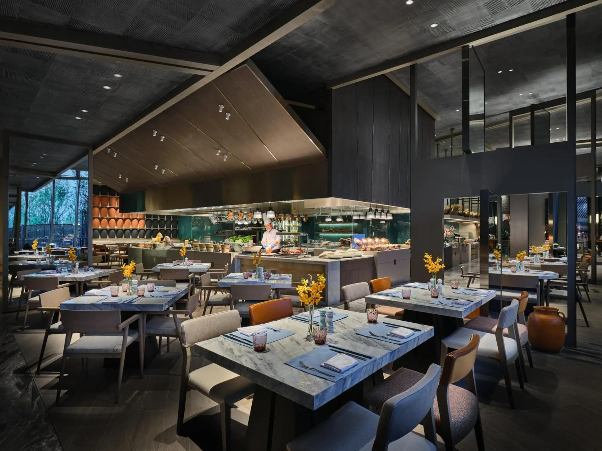 Restaurant/places to eat in Crowne Plaza Qidong by IHG