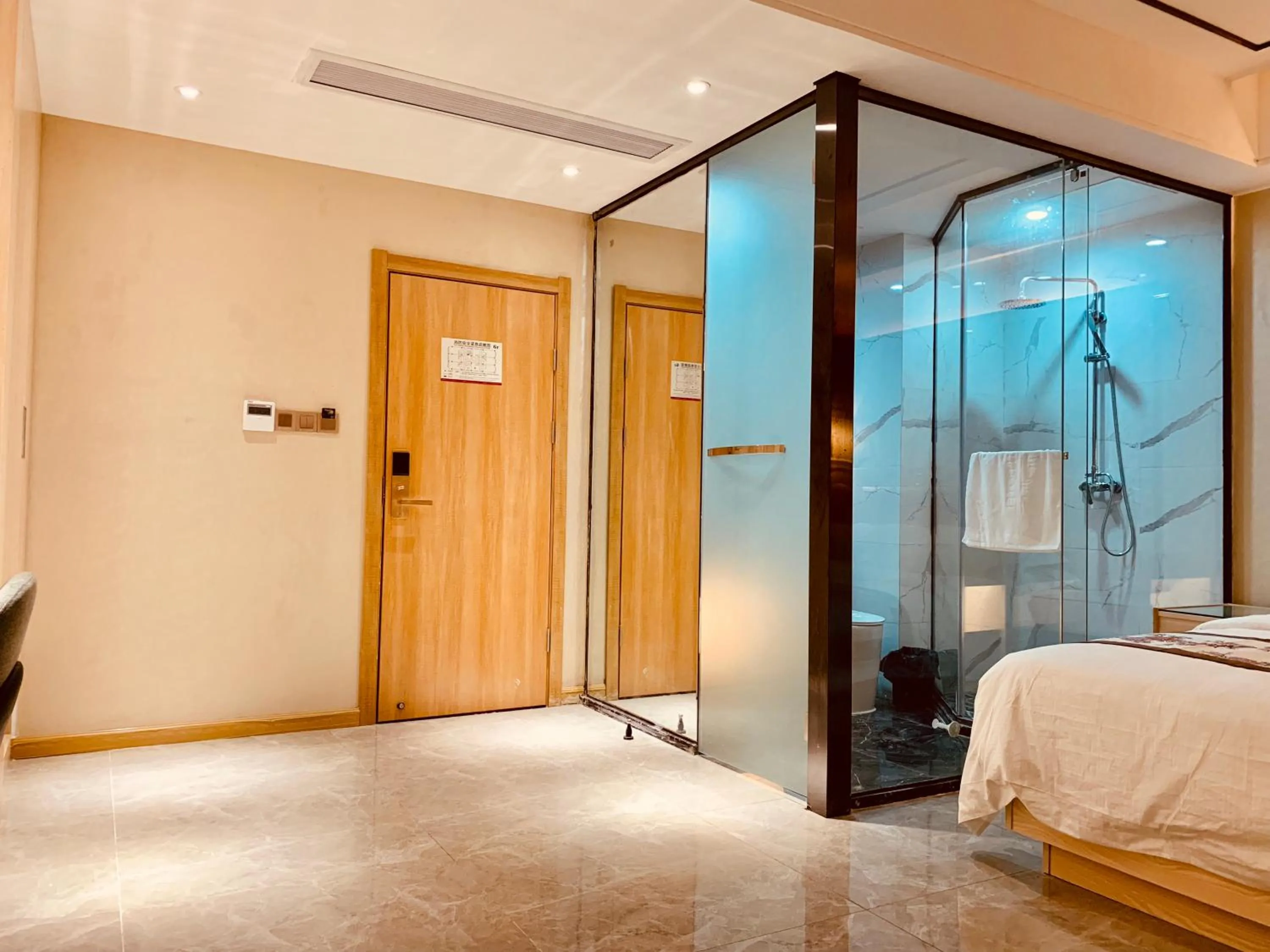 Bathroom, Bed in Youngsun Hotel