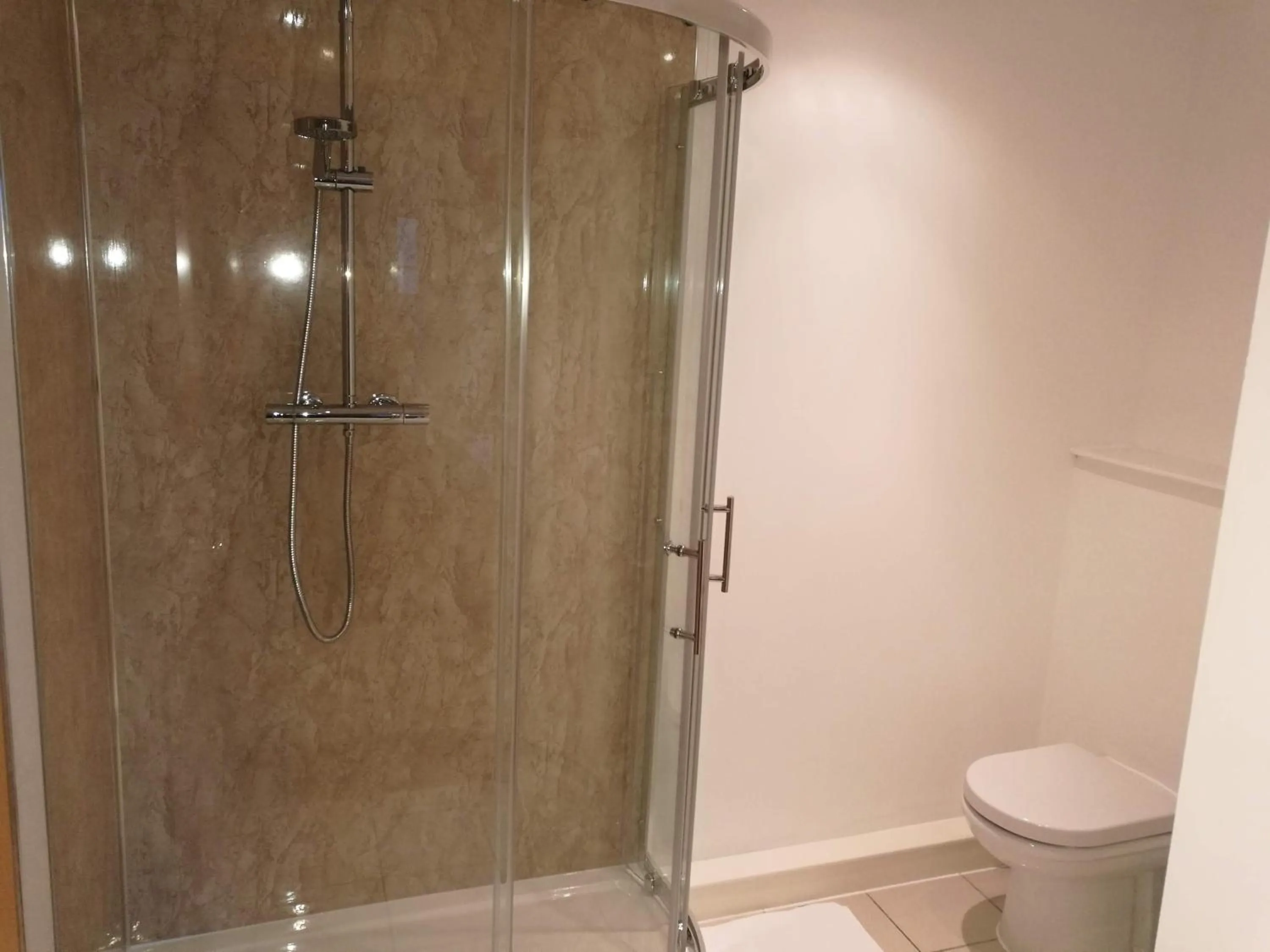 Bathroom in Glasgow Central Riverview Luxury Apartment (Sleeps upto 8)