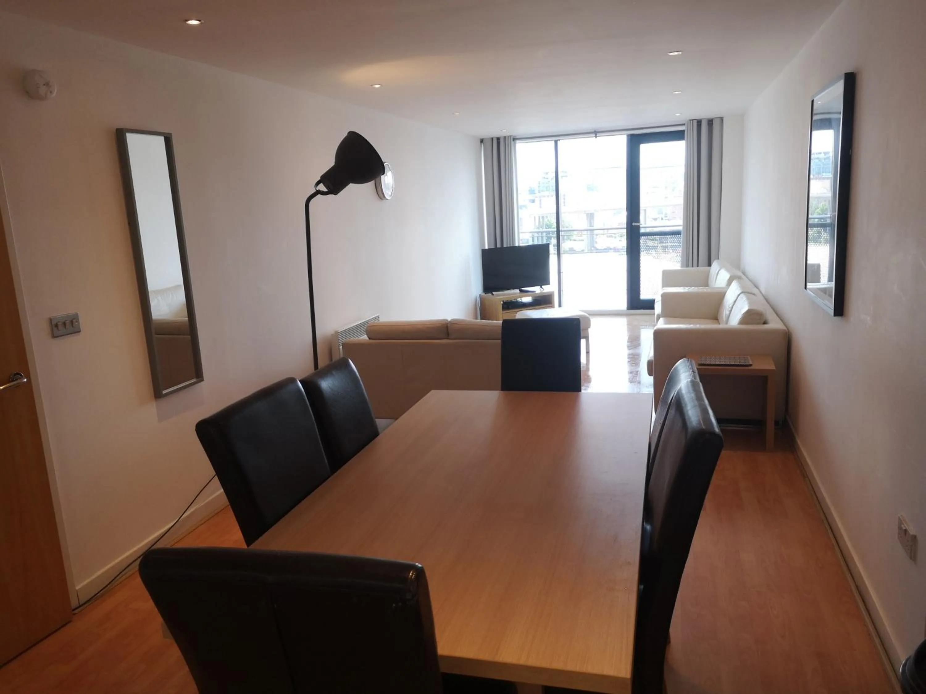 Living room, Dining Area in Glasgow Central Riverview Luxury Apartment (Sleeps upto 8)