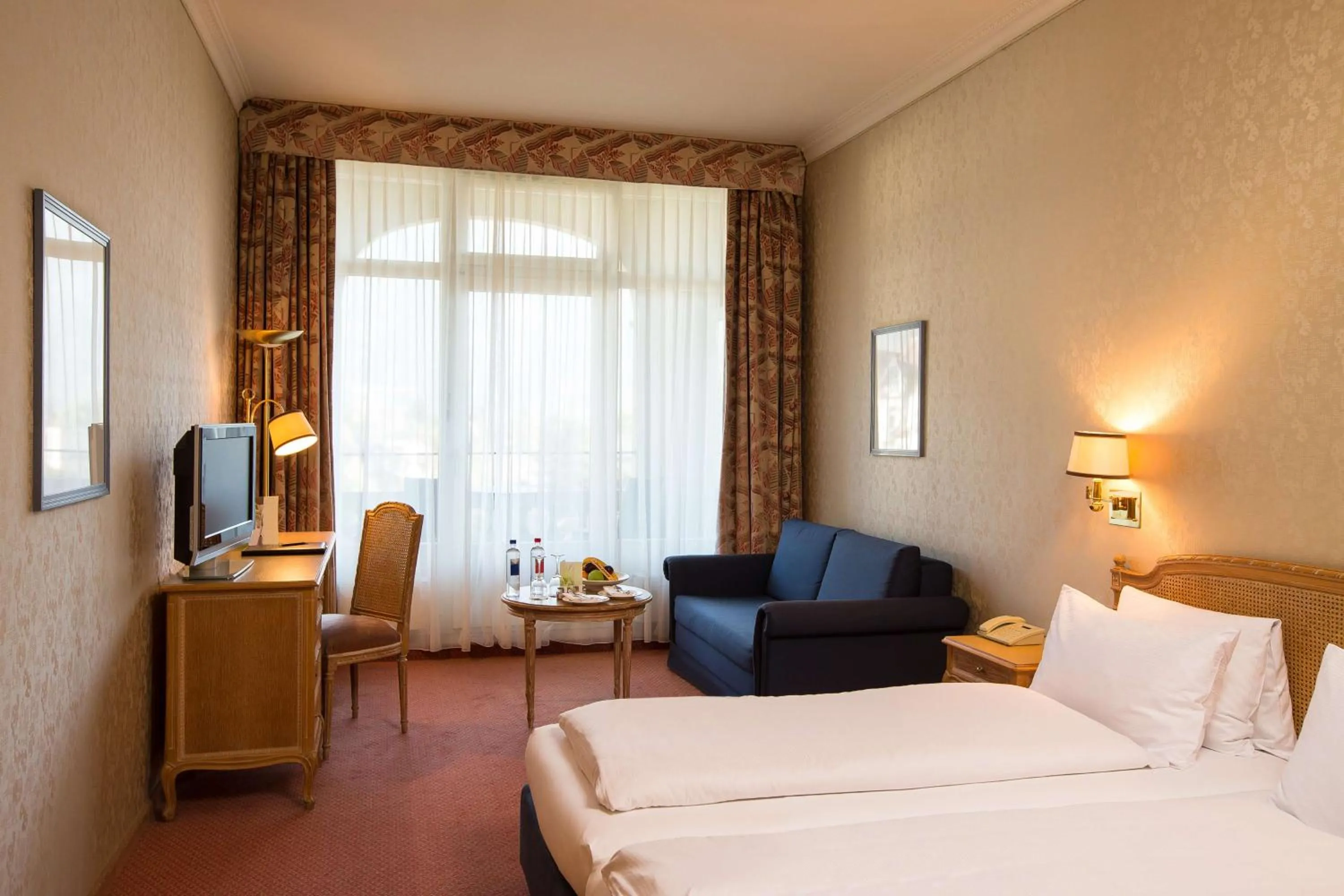 Bedroom, Bed in Grand Hotel Beau Rivage Interlaken