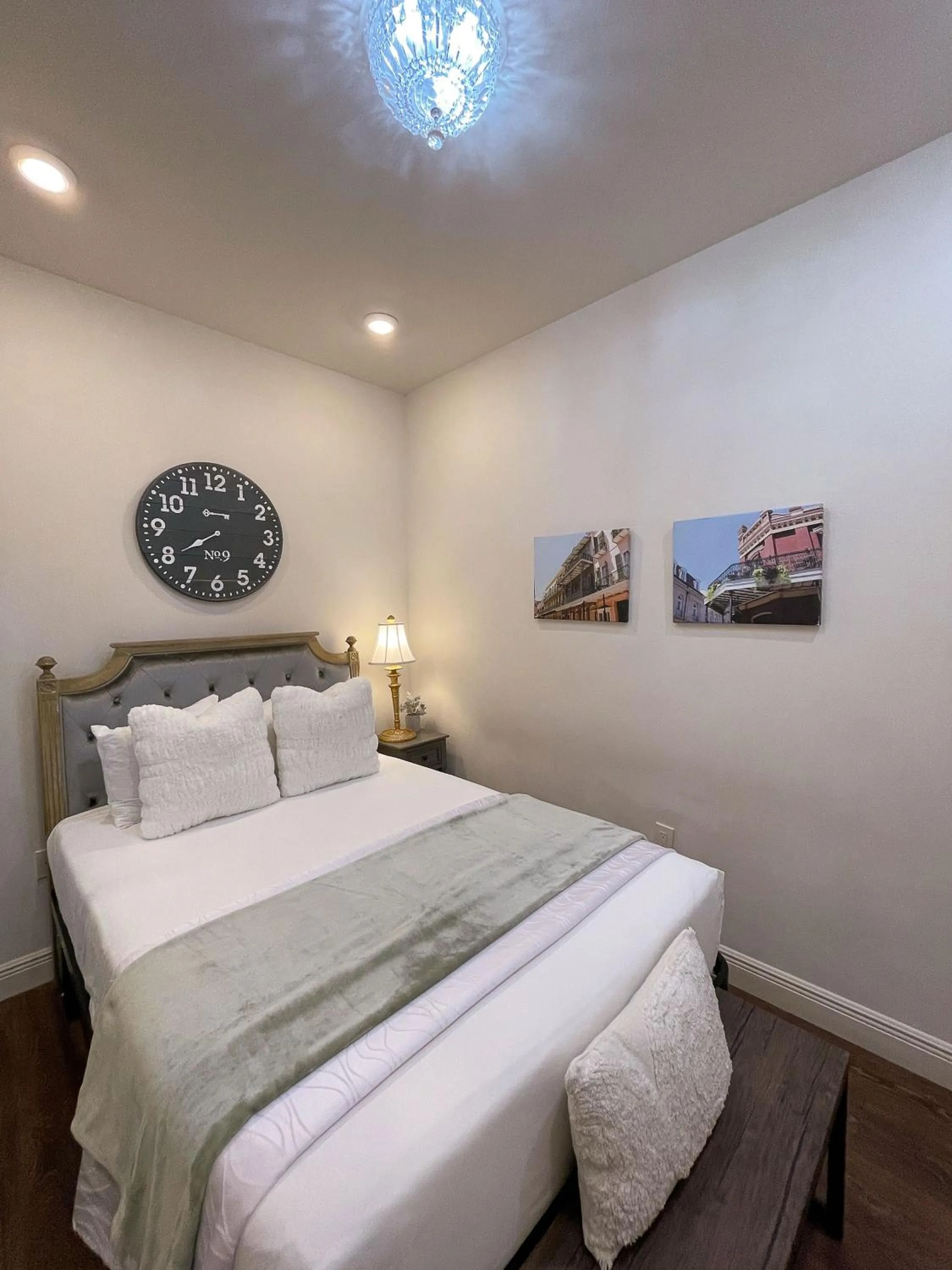 Bed in The Alexandre