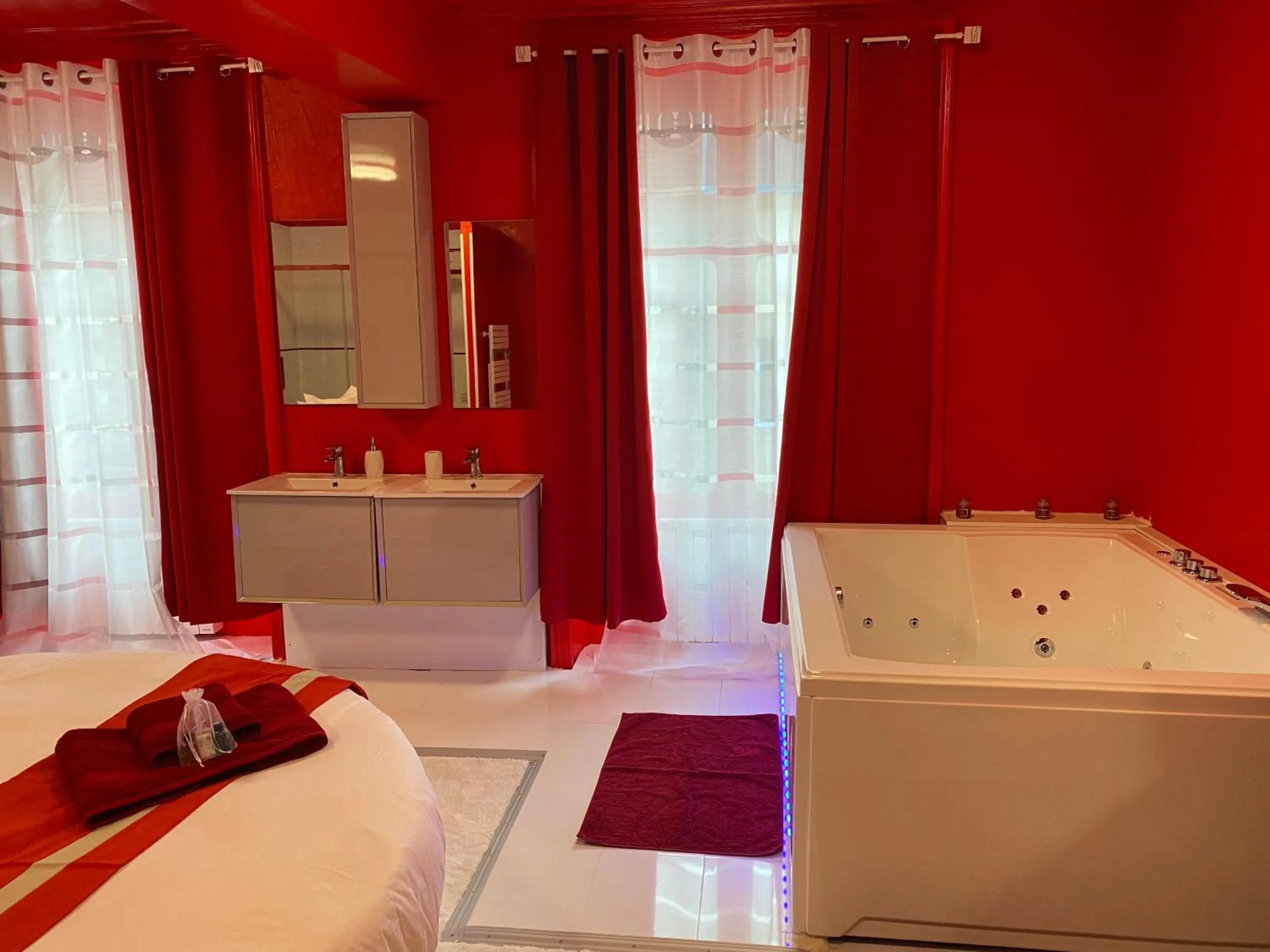 Bed in LE CHARME DE ST PIERRE