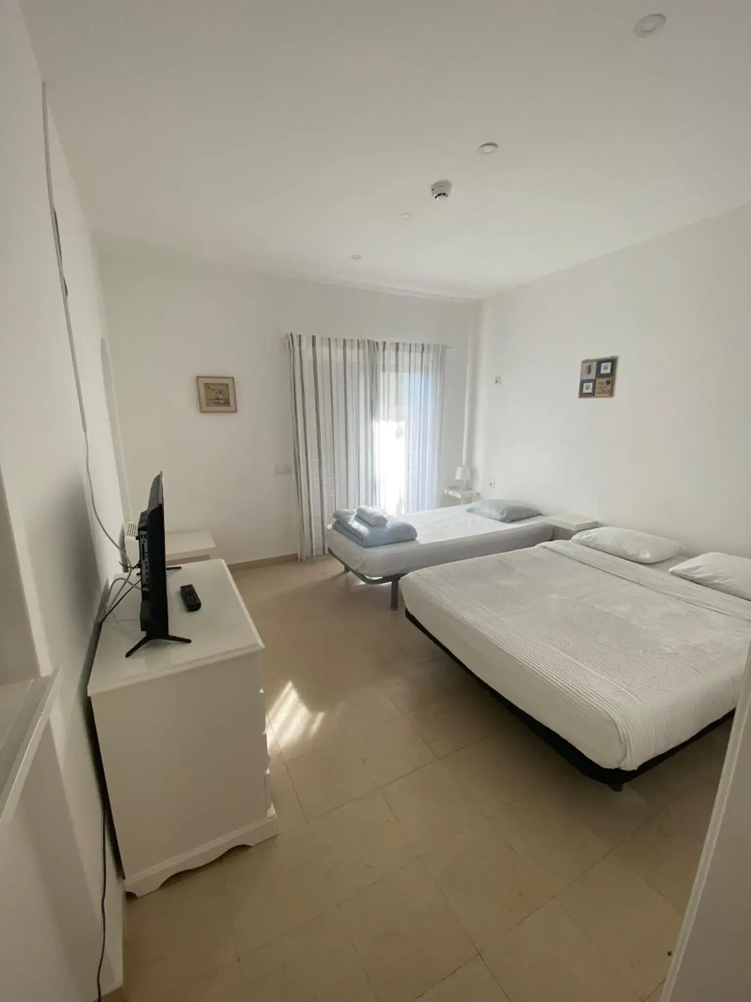 Triple Room with Balcony and Shared Bathroom in Blife Sun Hostel & Rooms Triple Room with Balcony and Shared Bathroom in Blife Sun Hostel & Rooms