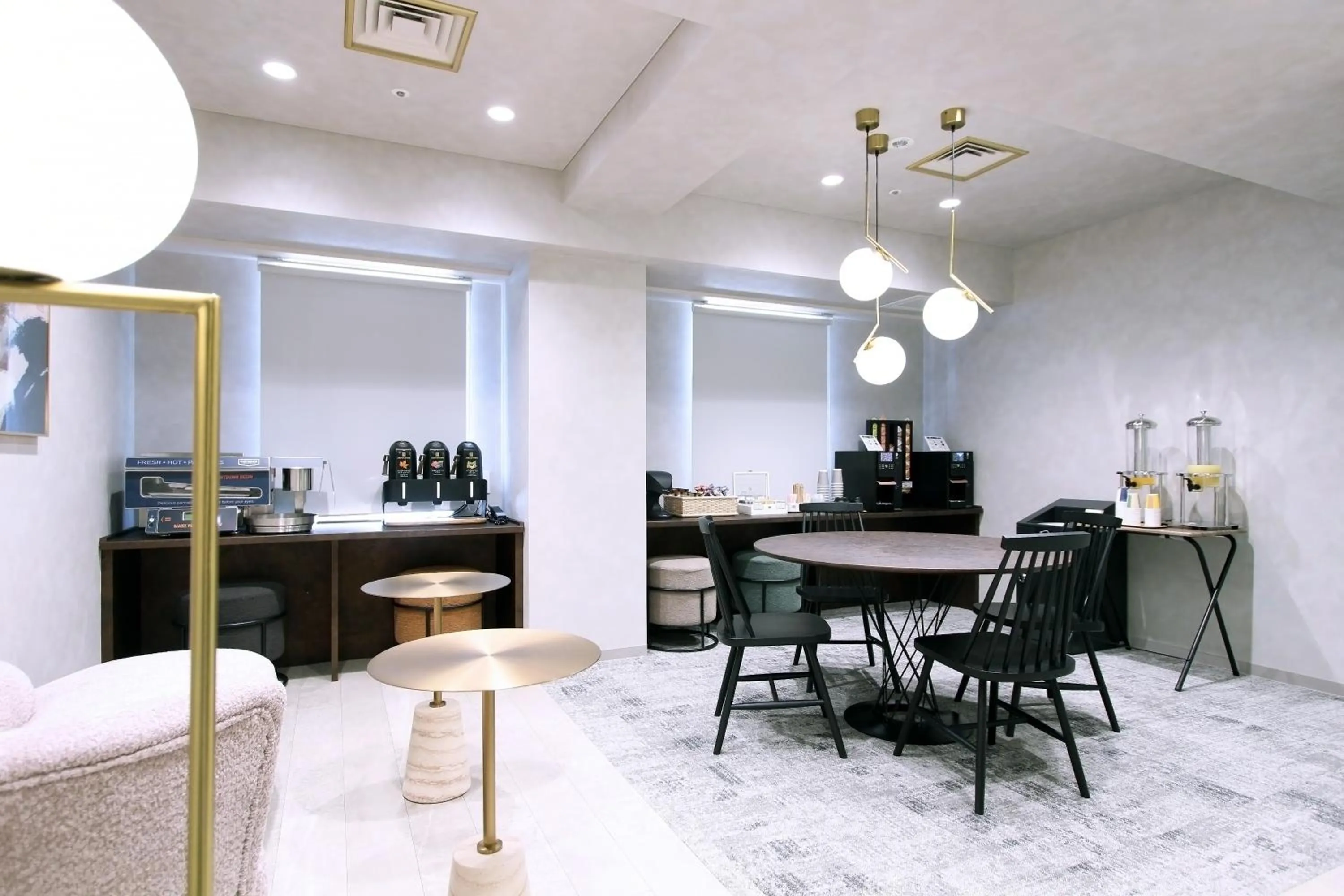Lounge or bar in KOKO HOTEL Ginza-1chome