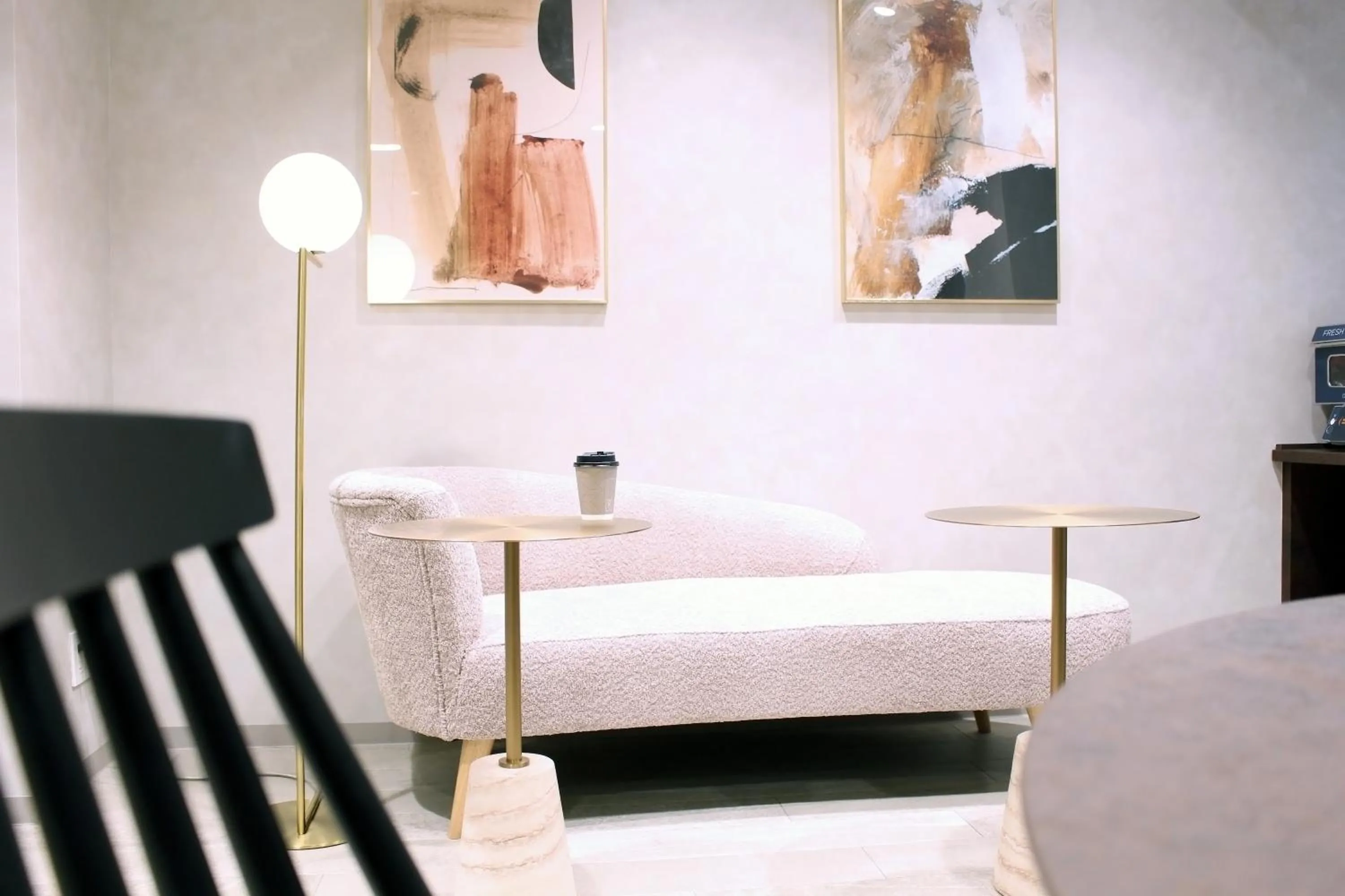 Lounge or bar, Bed in KOKO HOTEL Ginza-1chome