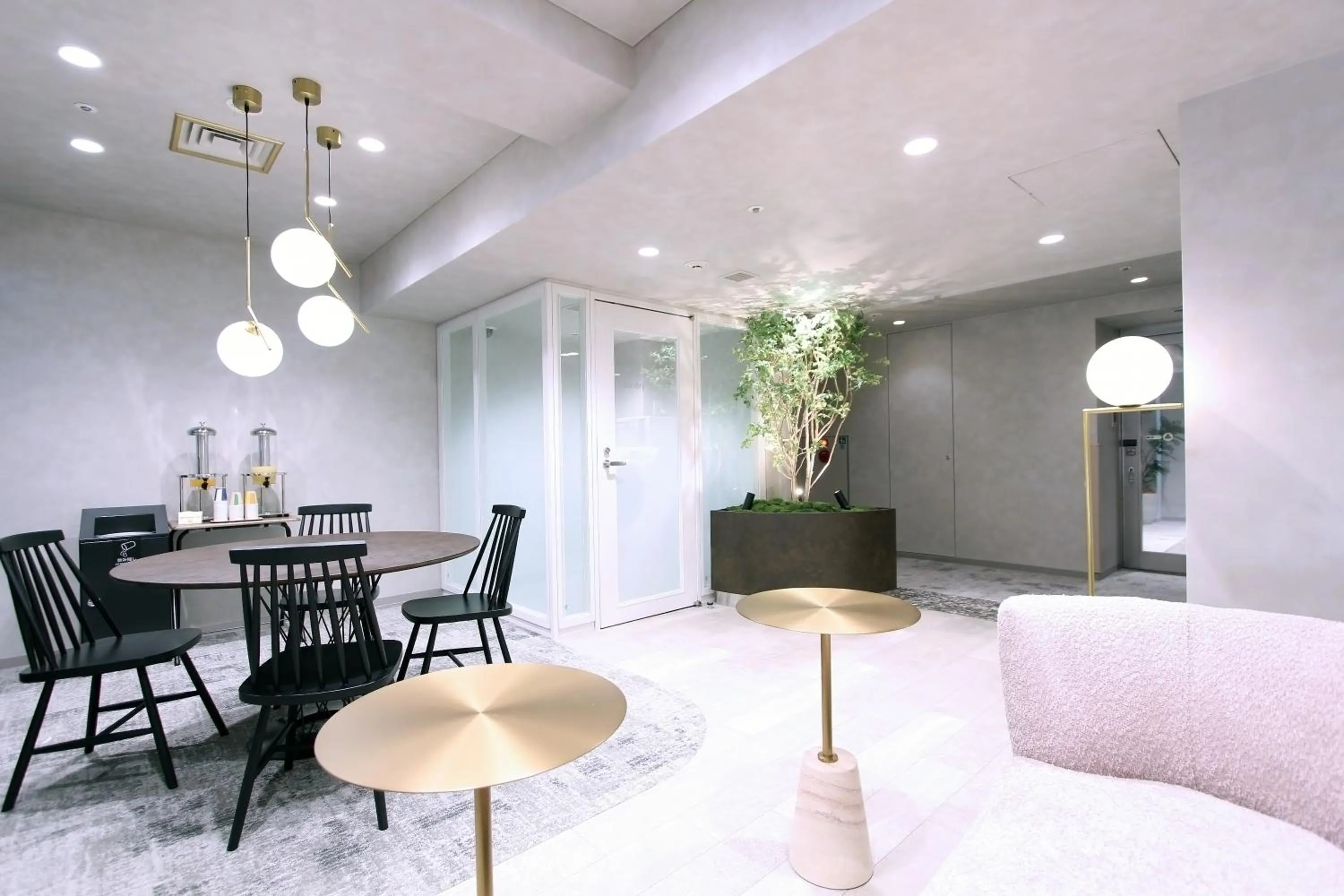 Lounge or bar in KOKO HOTEL Ginza-1chome