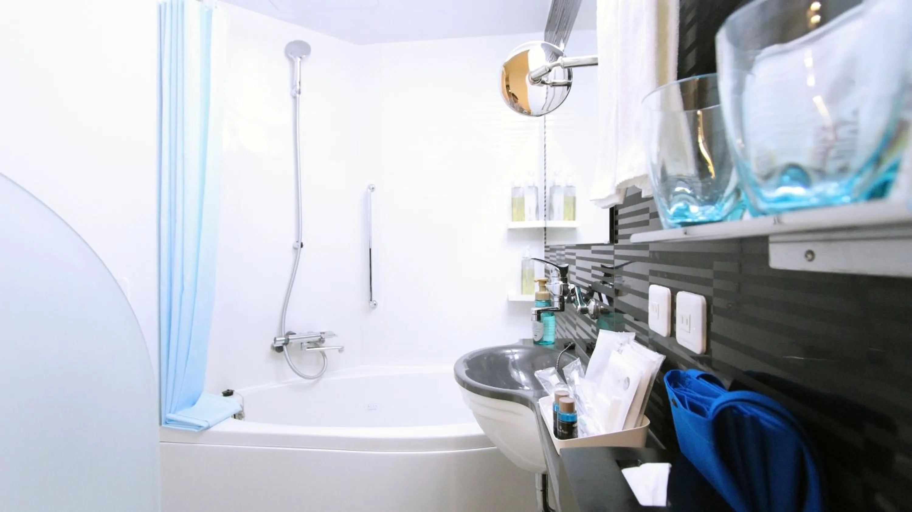 Shower in KOKO HOTEL Ginza-1chome