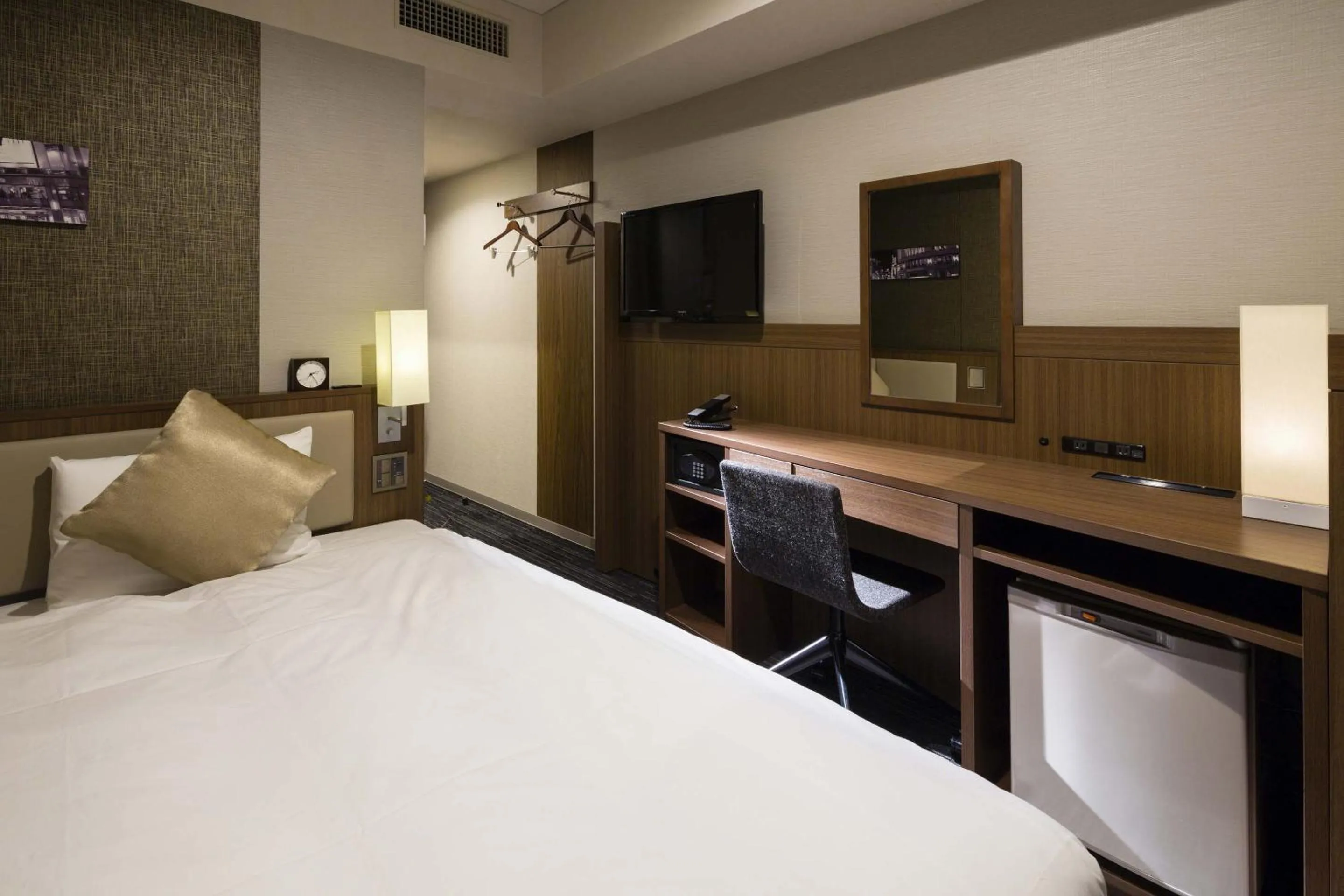 Photo of the whole room, Bed in KOKO HOTEL Ginza-1chome