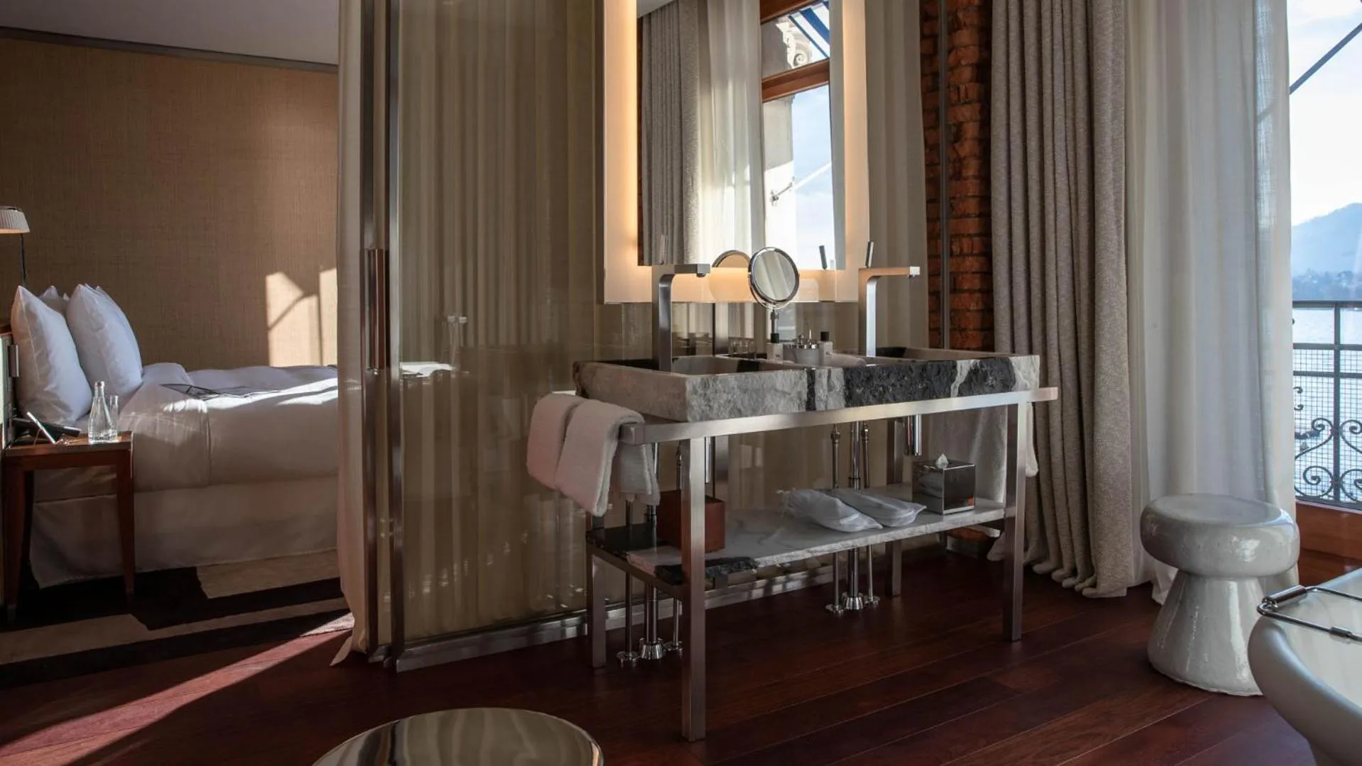 Photo of the whole room, Bed in La Réserve Eden au Lac Zurich