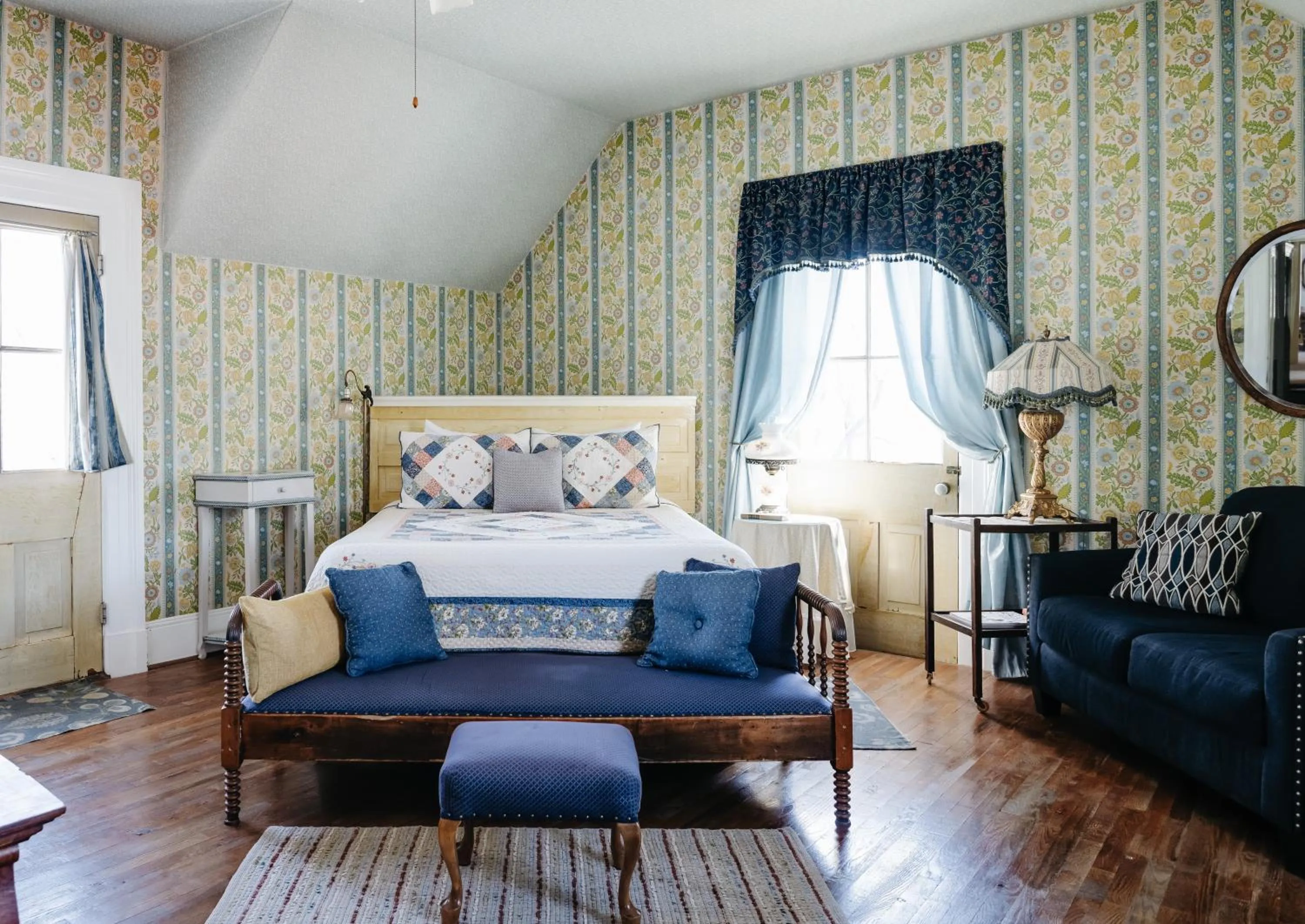 Seating area, Bed in The Mulberry Inn -An Historic Bed and Breakfast