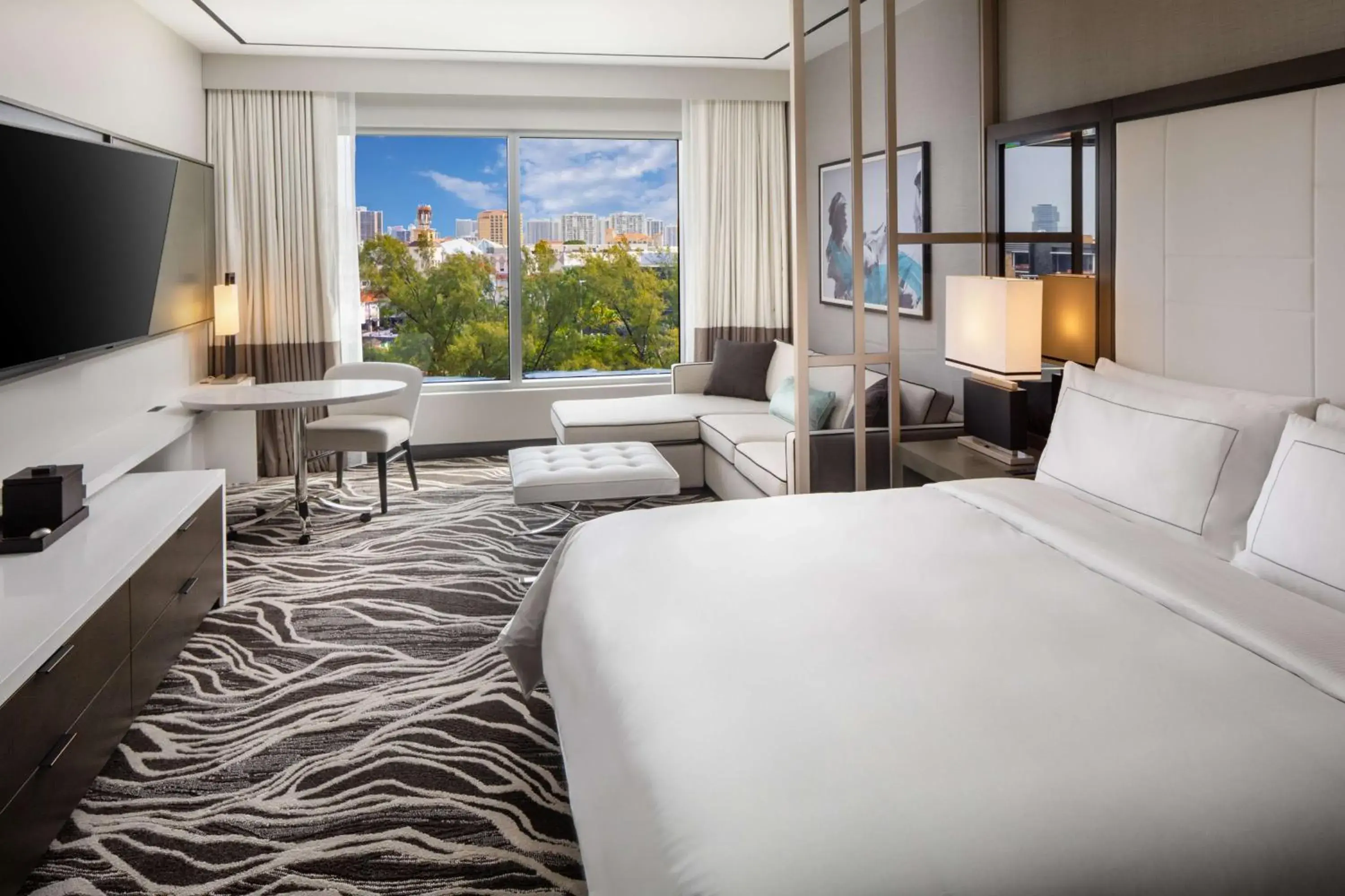 Executive King Room with Tub - Mobility Accessible in Hilton Miami Aventura Executive King Room with Tub - Mobility Accessible in Hilton Miami Aventura