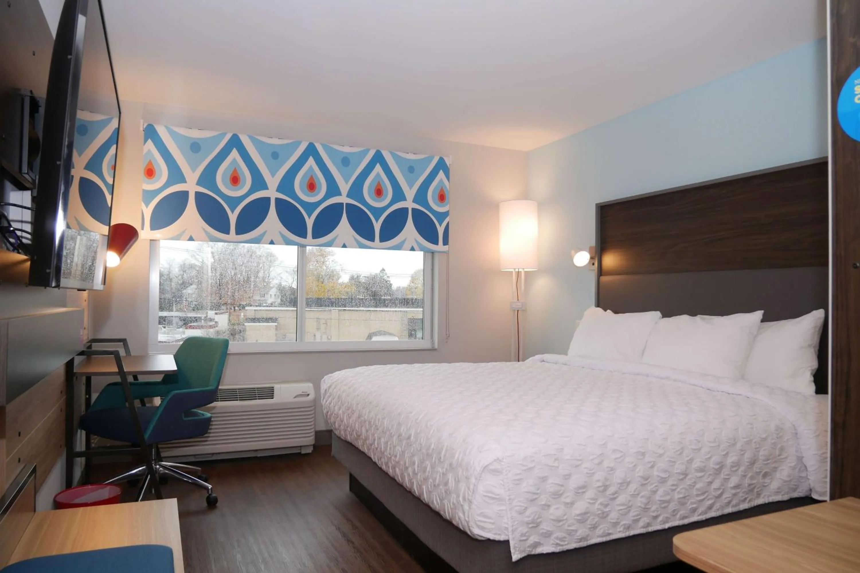 Bedroom, Bed in Tru By Hilton Chambersburg