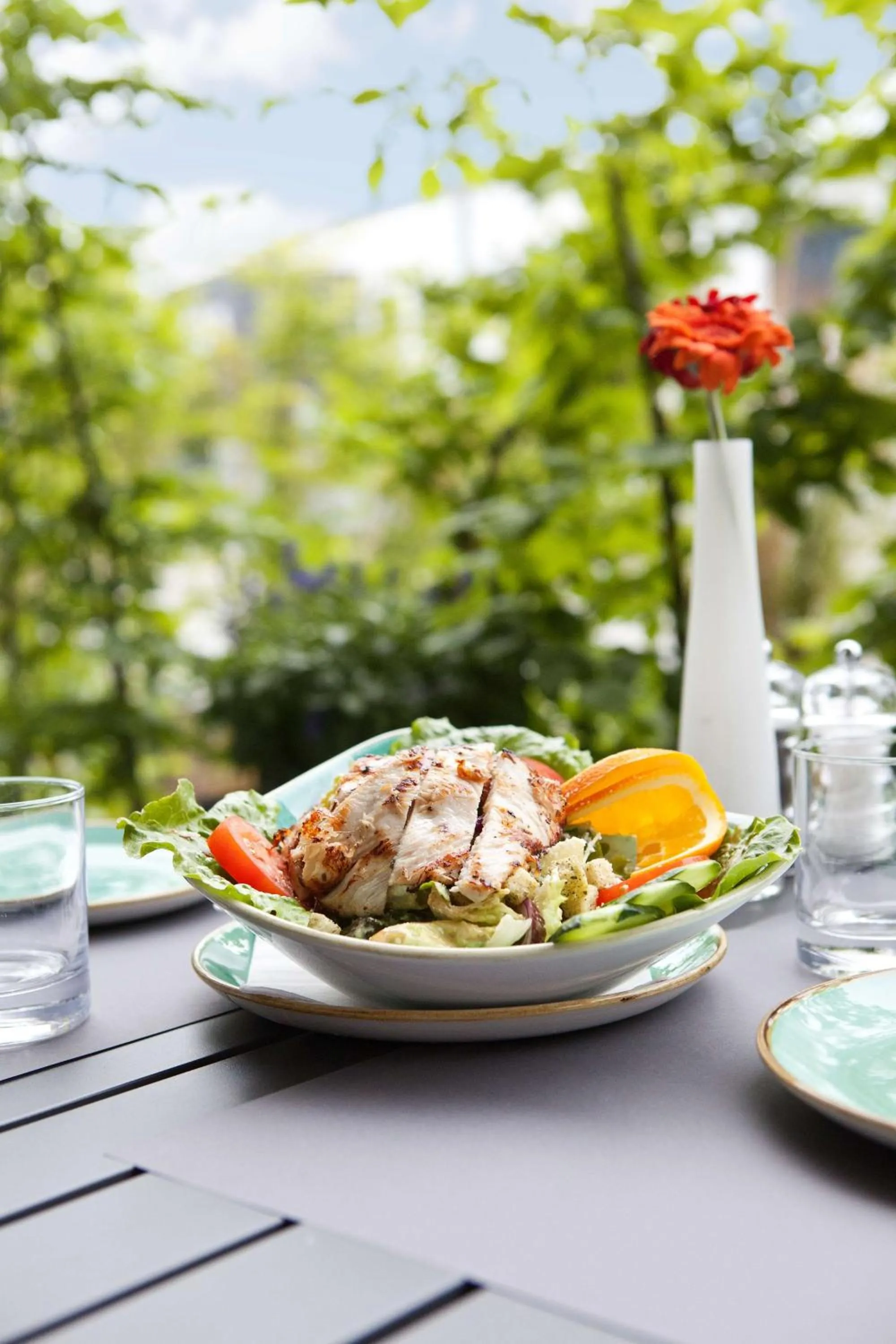 Restaurant/places to eat in Hilton Garden Inn Munich Messe