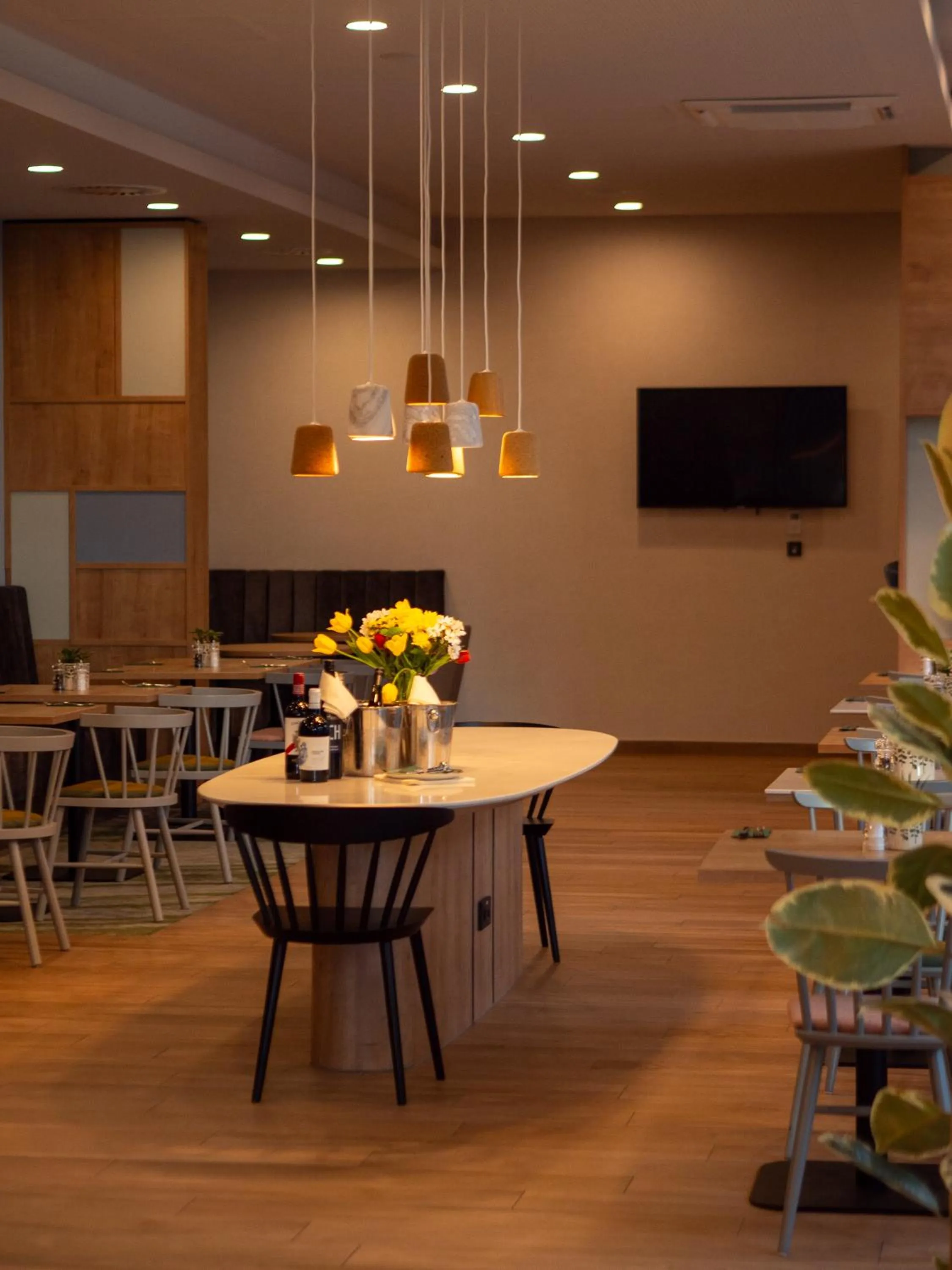 Restaurant/places to eat in Hilton Garden Inn Munich Messe