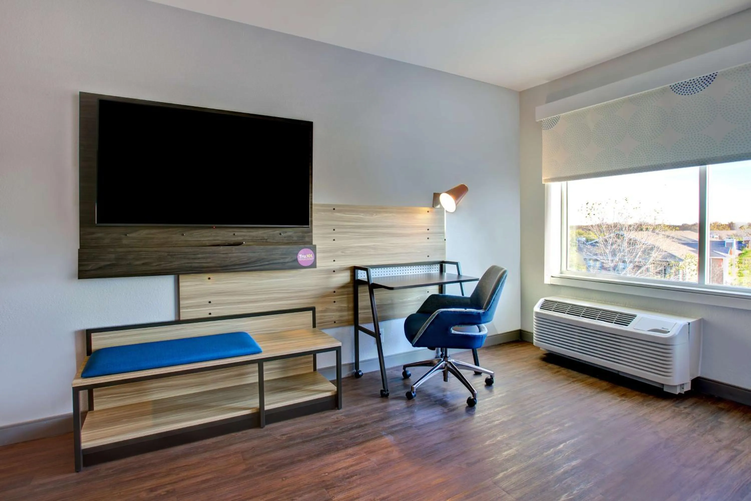 Bedroom, Bed in Tru By Hilton Northlake Fort Worth, Tx