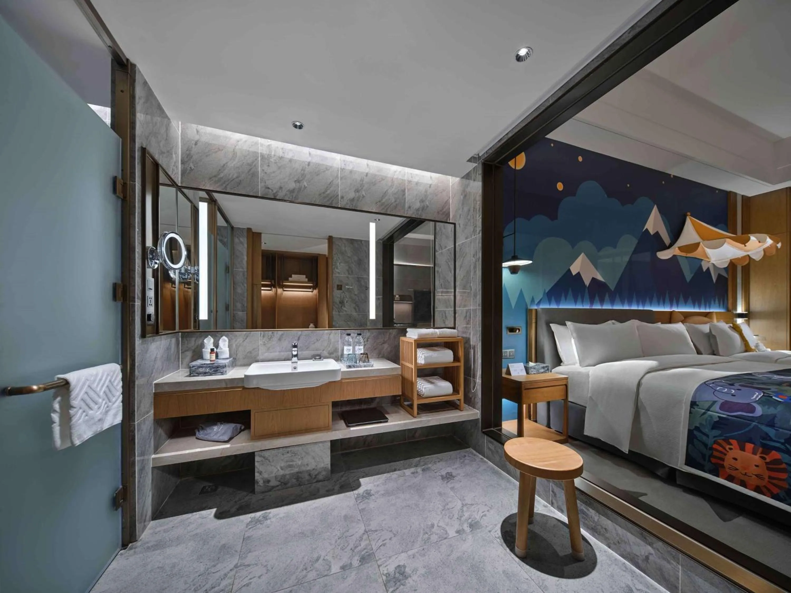 Toilet, Bed in Doubletree By Hilton Lingshui Hot Spring