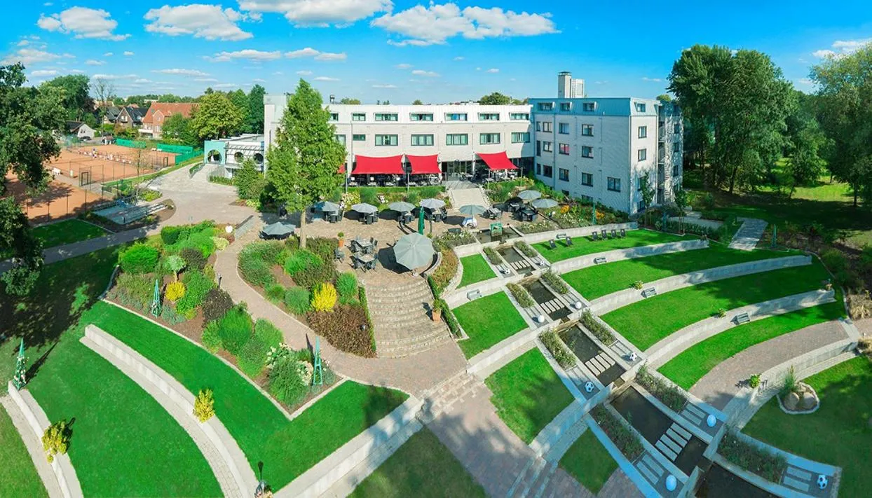 Bird's eye view in See und Sporthotel Ankum mit Lakeside Apartments