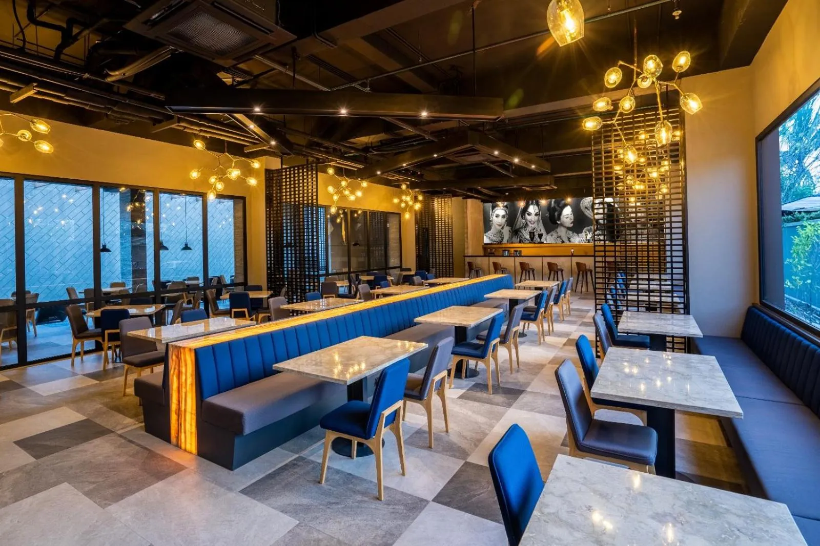 Restaurant/places to eat in Aston Cilegon Boutique Hotel