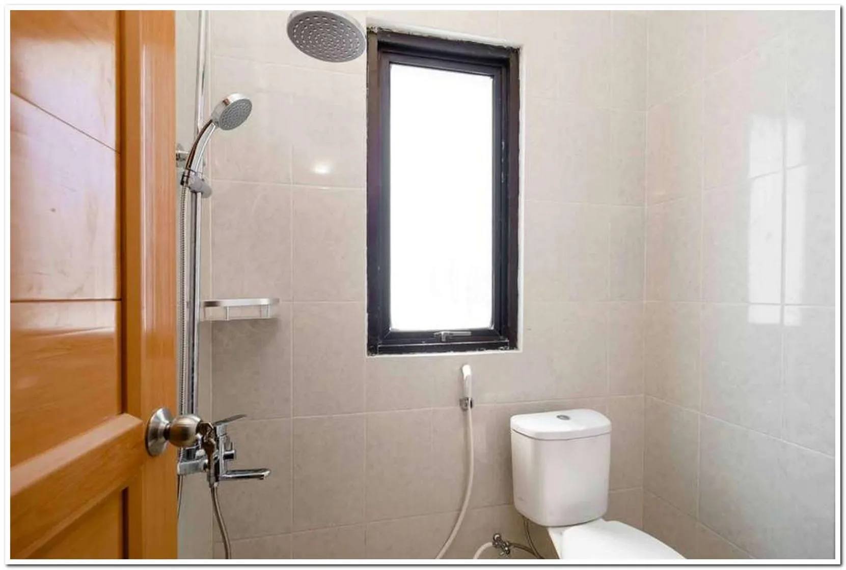 Bathroom in RedDoorz near JIEXPO Kemayoran 2