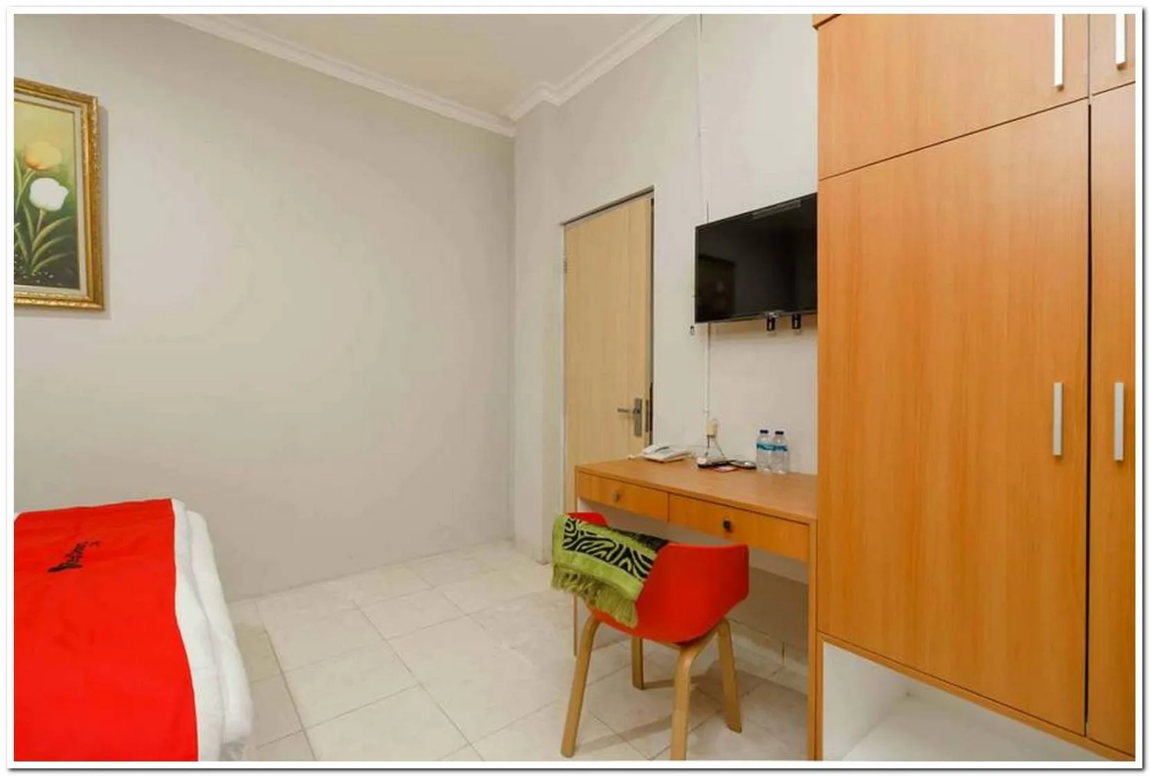 Bedroom, Bed in RedDoorz near JIEXPO Kemayoran 2