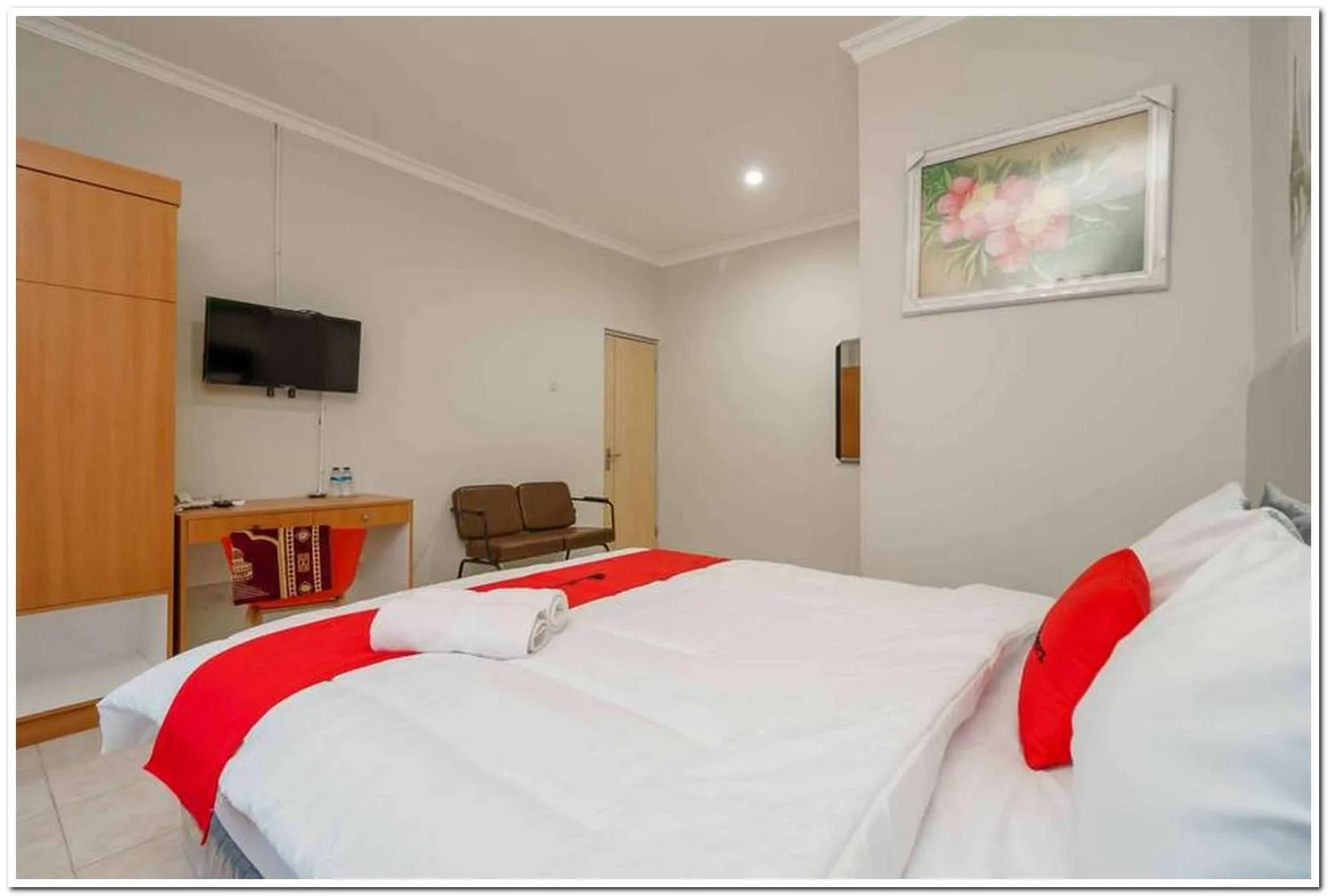 Bedroom, Bed in RedDoorz near JIEXPO Kemayoran 2