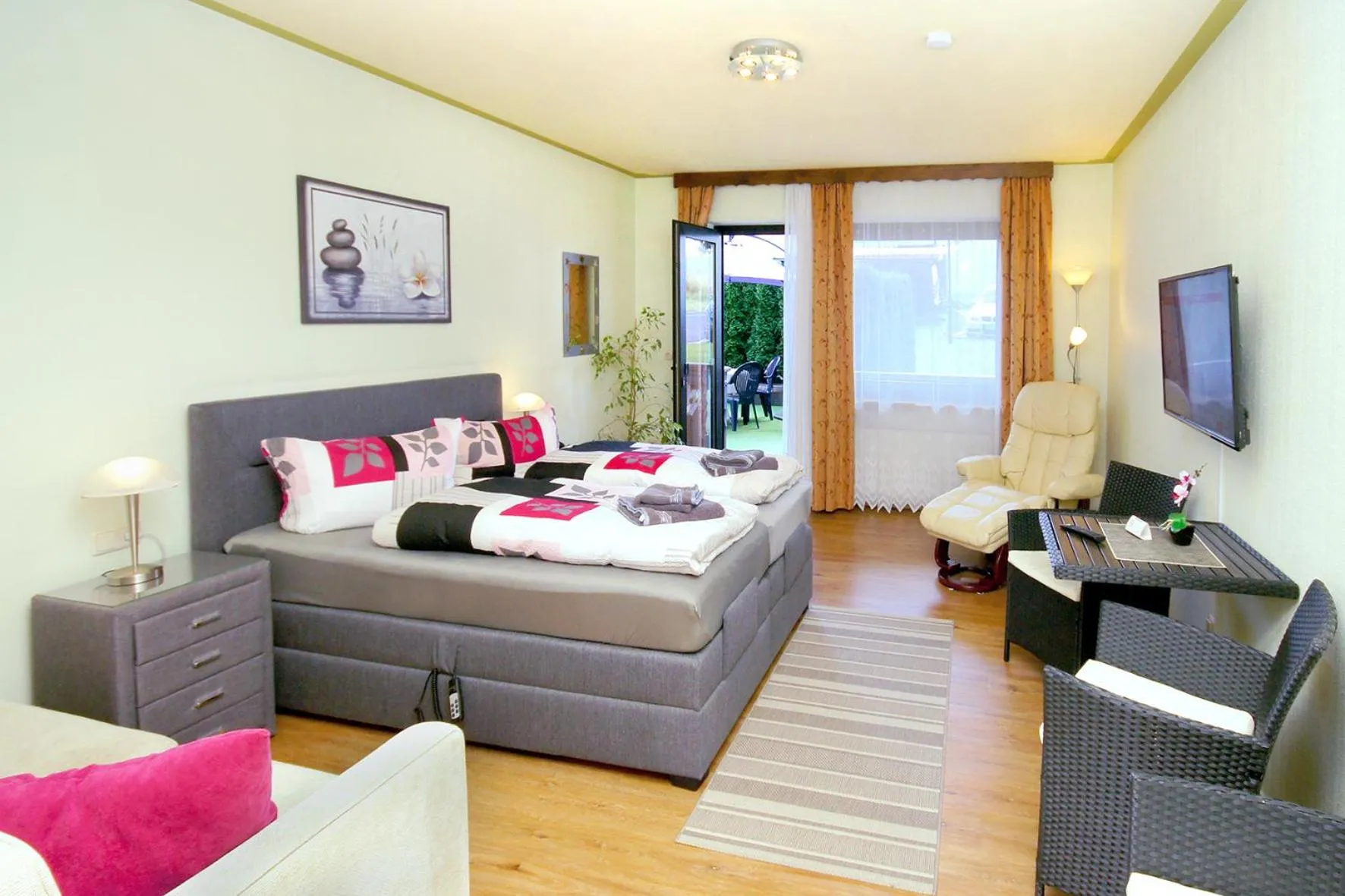 Bed in Hotel & Restaurant Zum Deutschen Haus