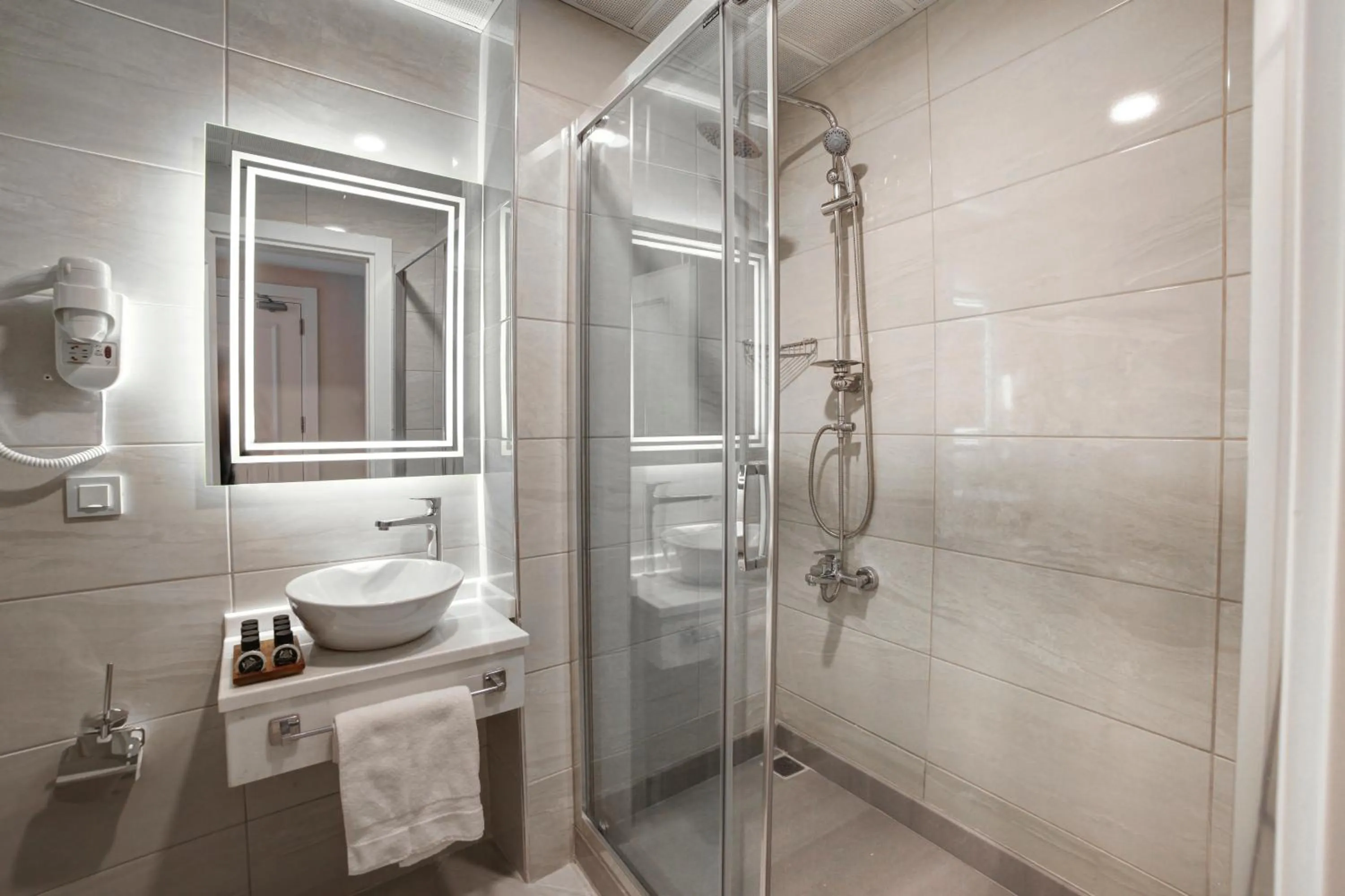 Shower in Great Fortune Design Hotel & Spa