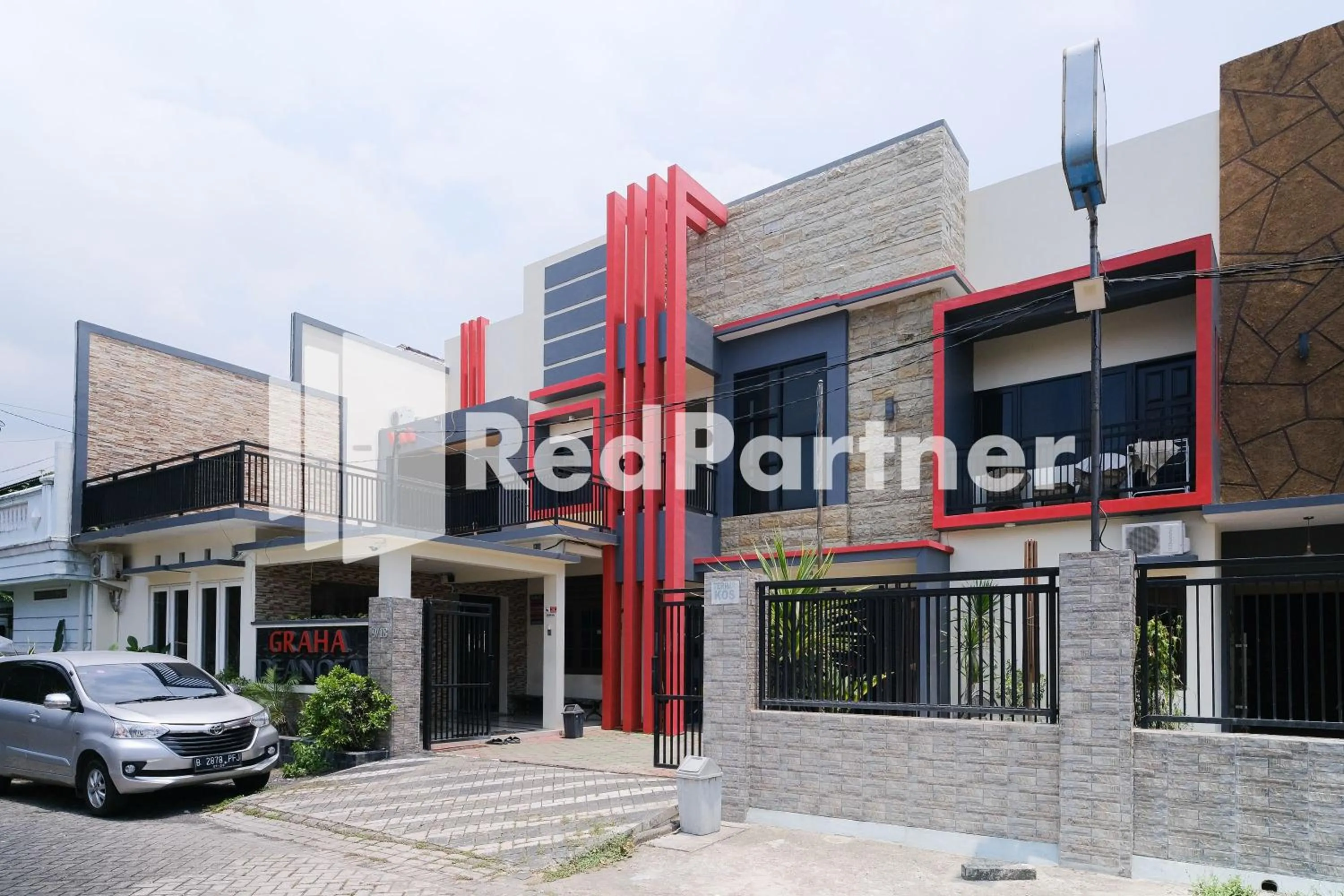 Property building in Dea Homestay Syariah at Kertomenanggal Surabaya Mitra RedDoorz