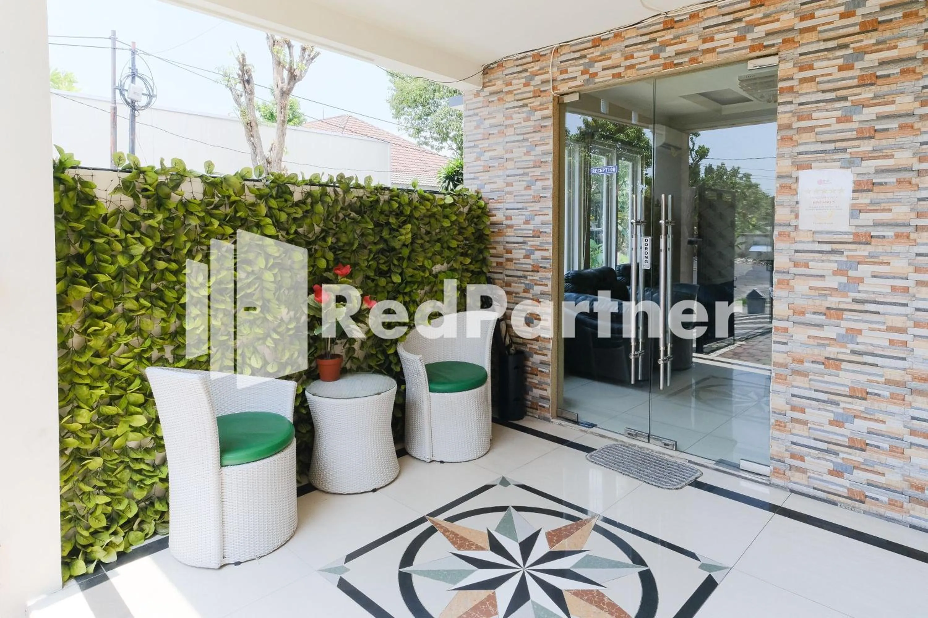 Property building in Dea Homestay Syariah at Kertomenanggal Surabaya Mitra RedDoorz