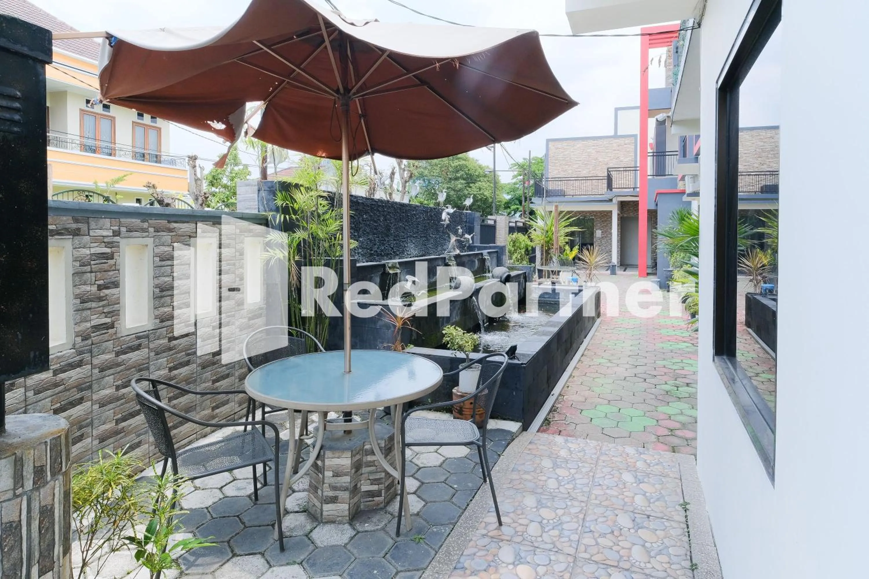 Patio in Dea Homestay Syariah at Kertomenanggal Surabaya Mitra RedDoorz