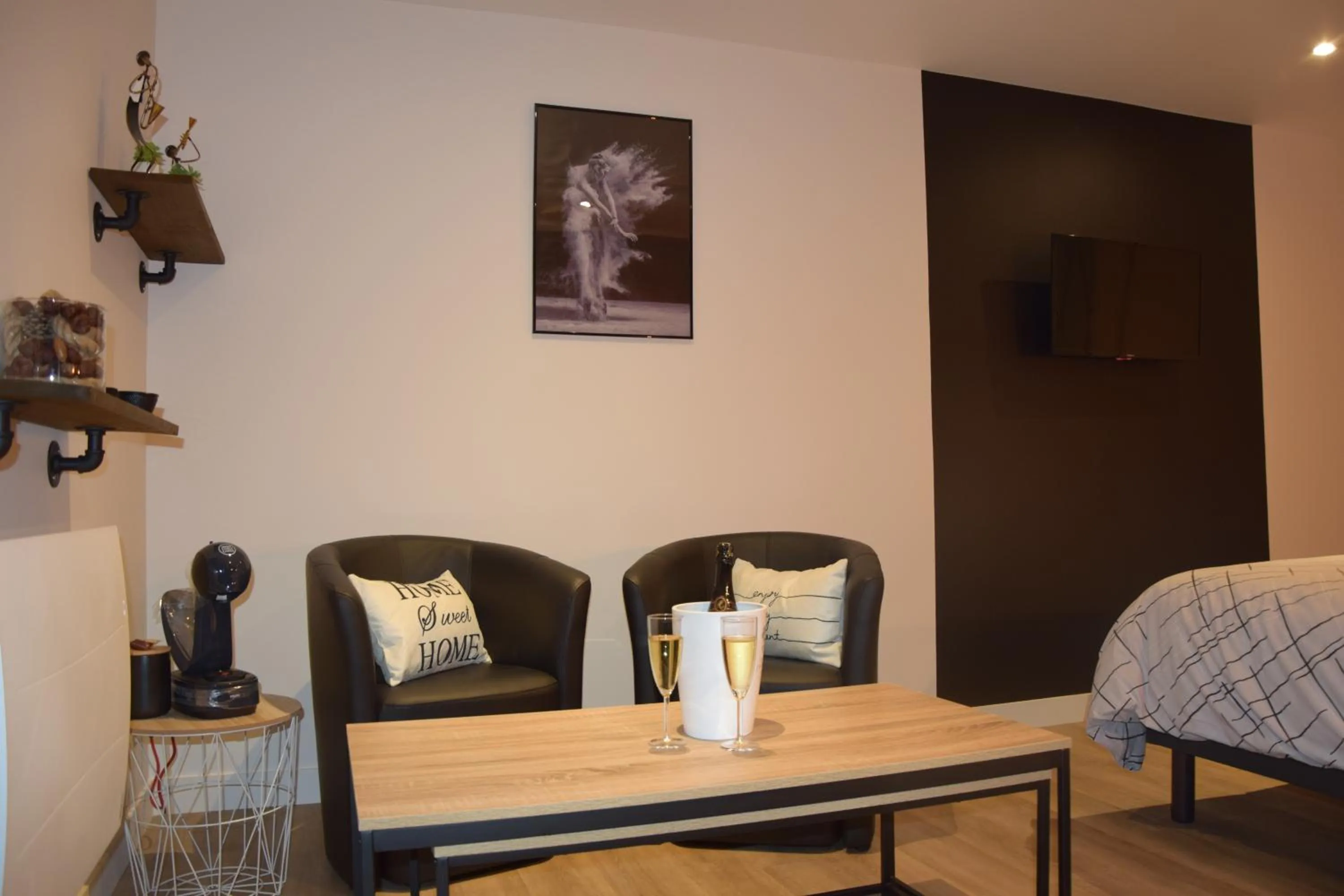 Seating area in Au fil de l’Ô