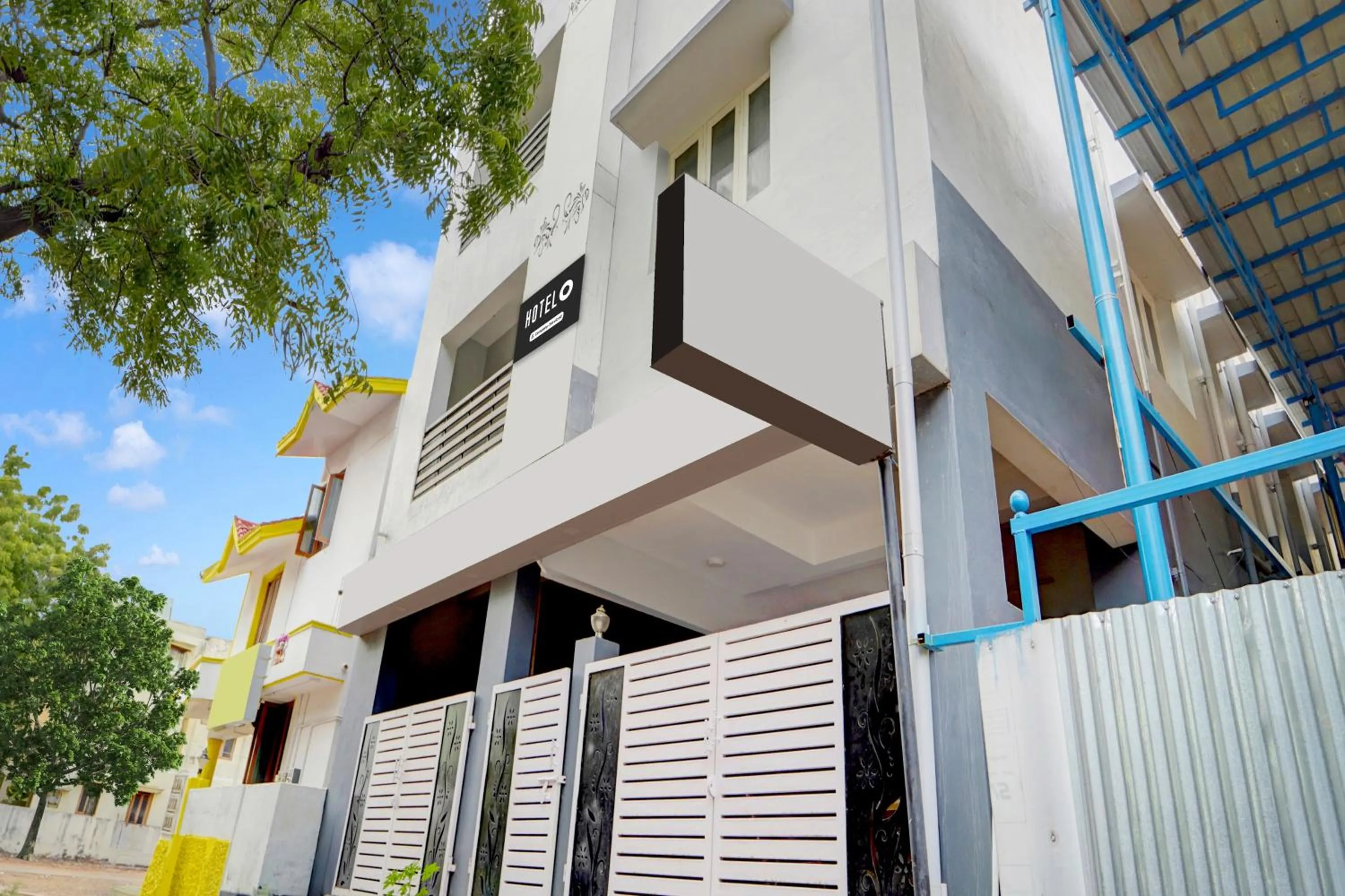 Facade/entrance in Super Hotel O Madurai Near Bus Stand