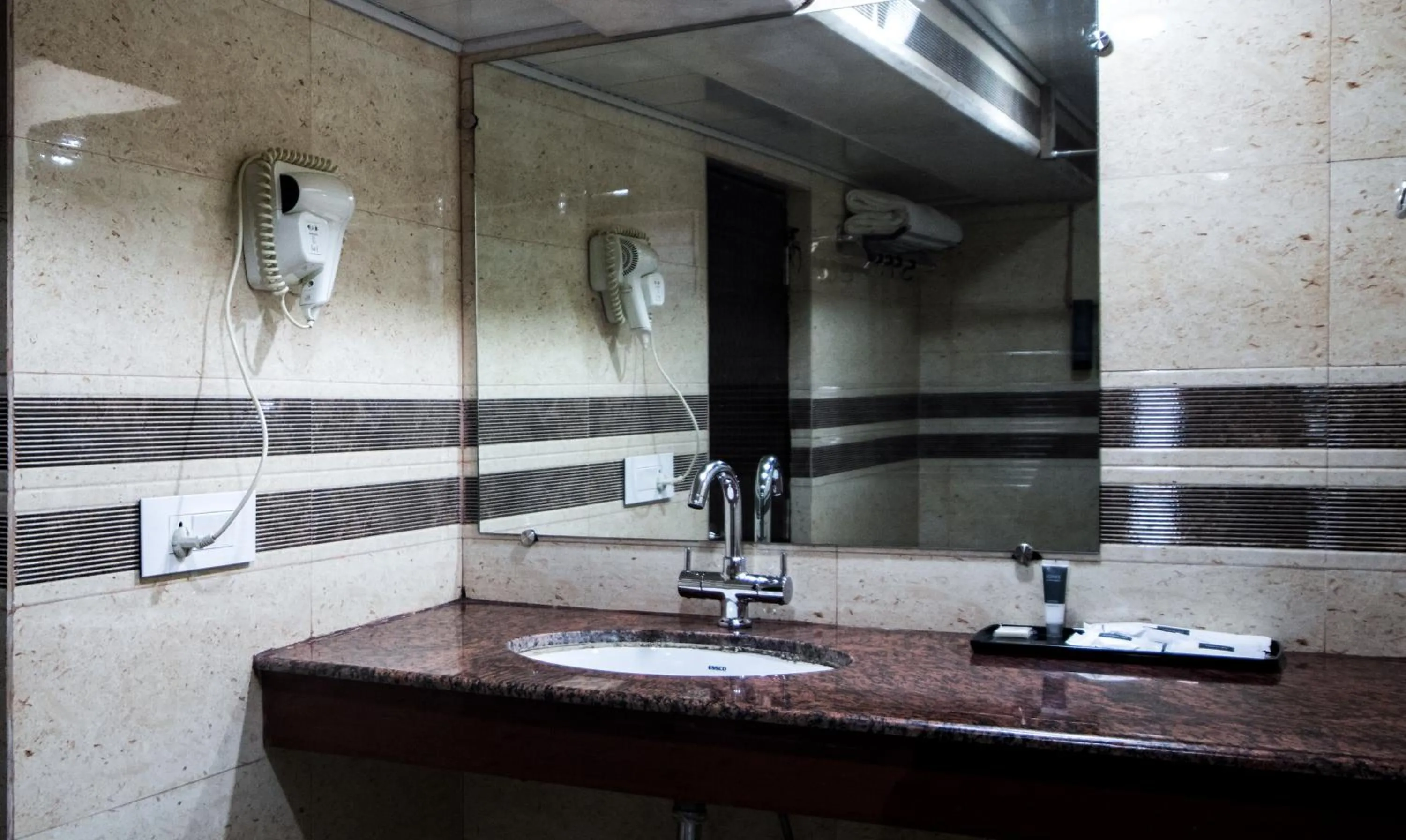 Bathroom in Summit Oakden Resort & Spa Mall Road