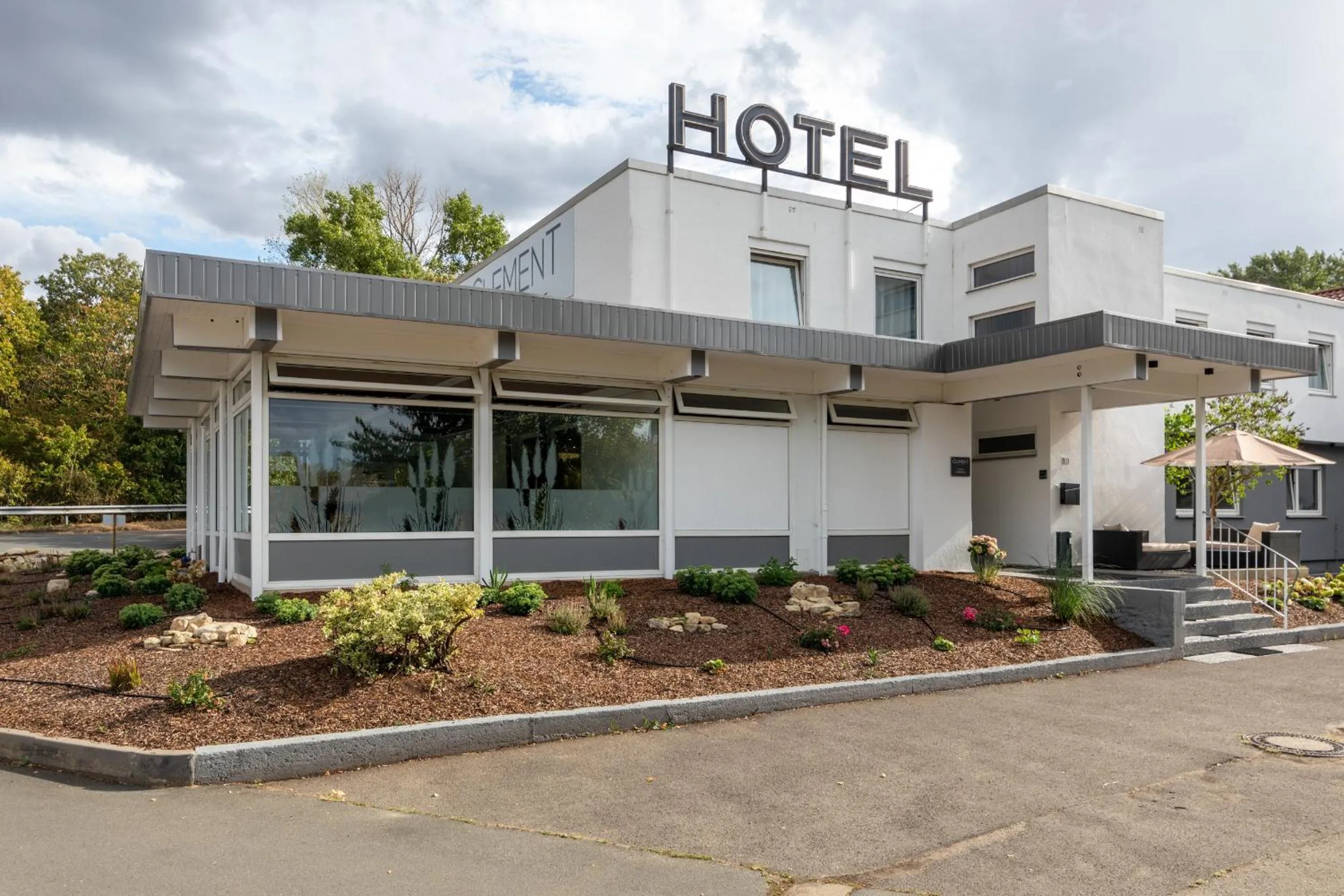 Property building in Hotel Clement - Bed & Breakfast